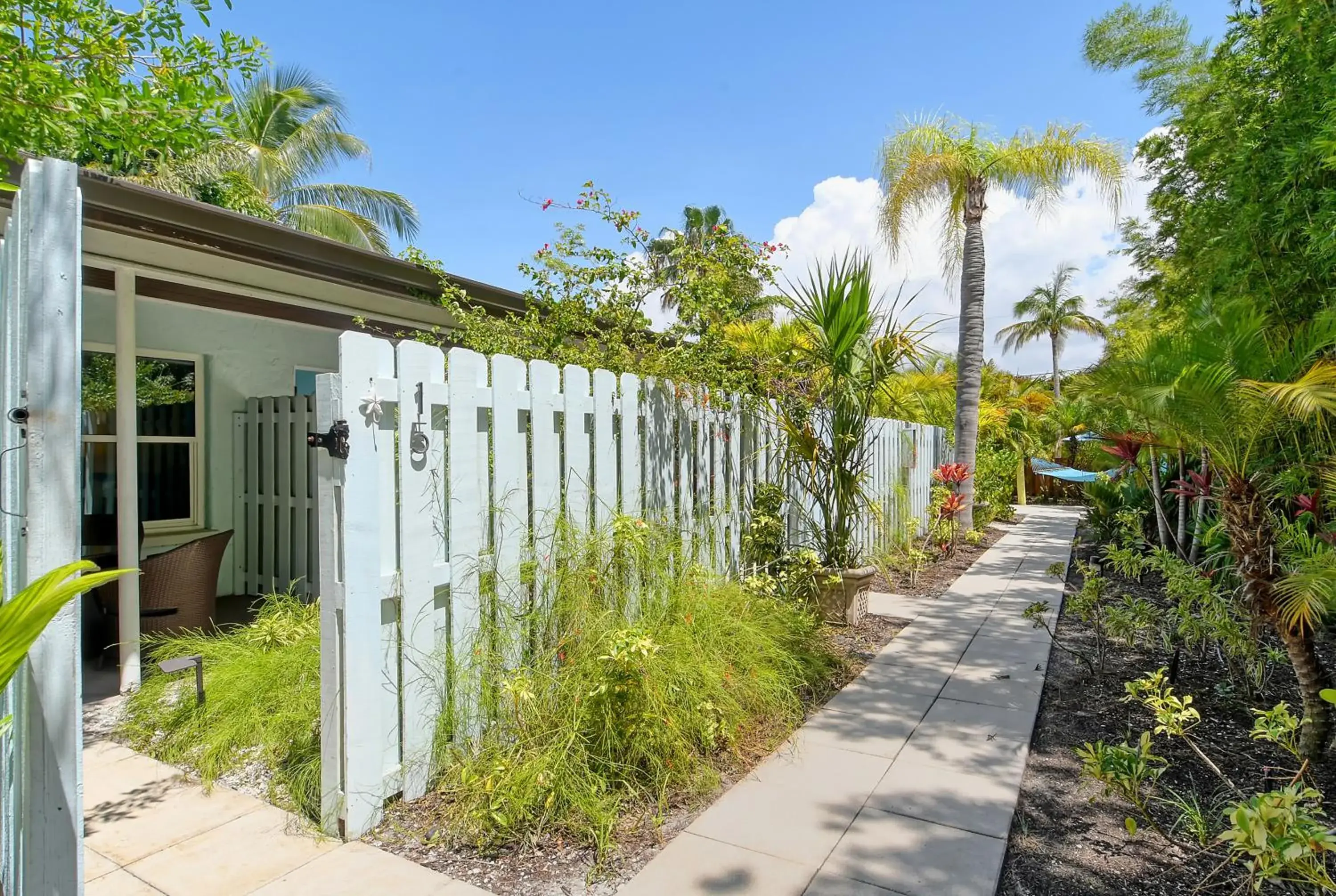 Property building in Siesta Key Palms Resort Property building in Siesta Key Palms Resort