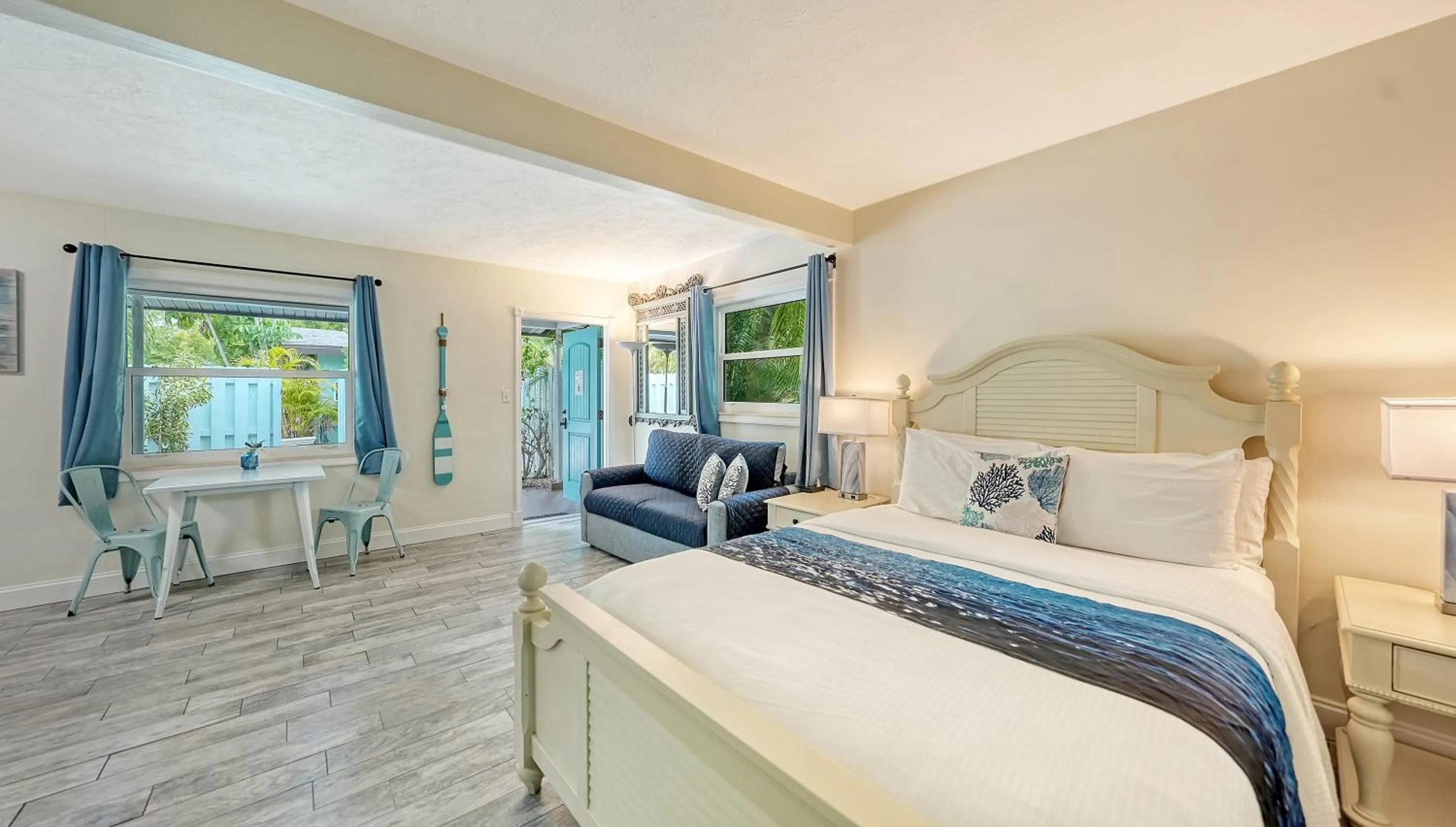 Bedroom, Bed in Siesta Key Palms Resort