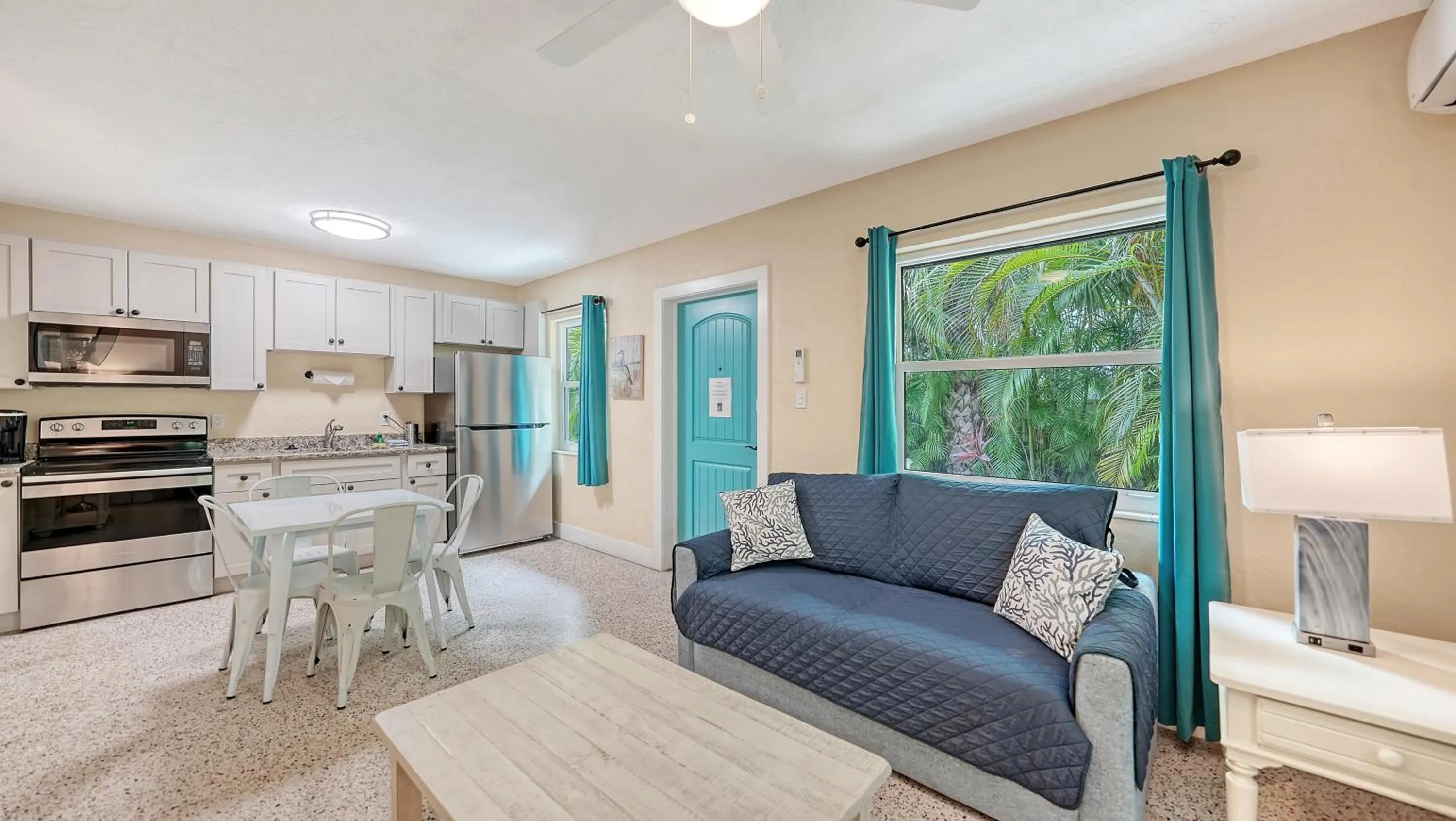 Kitchen or kitchenette in Siesta Key Palms Resort