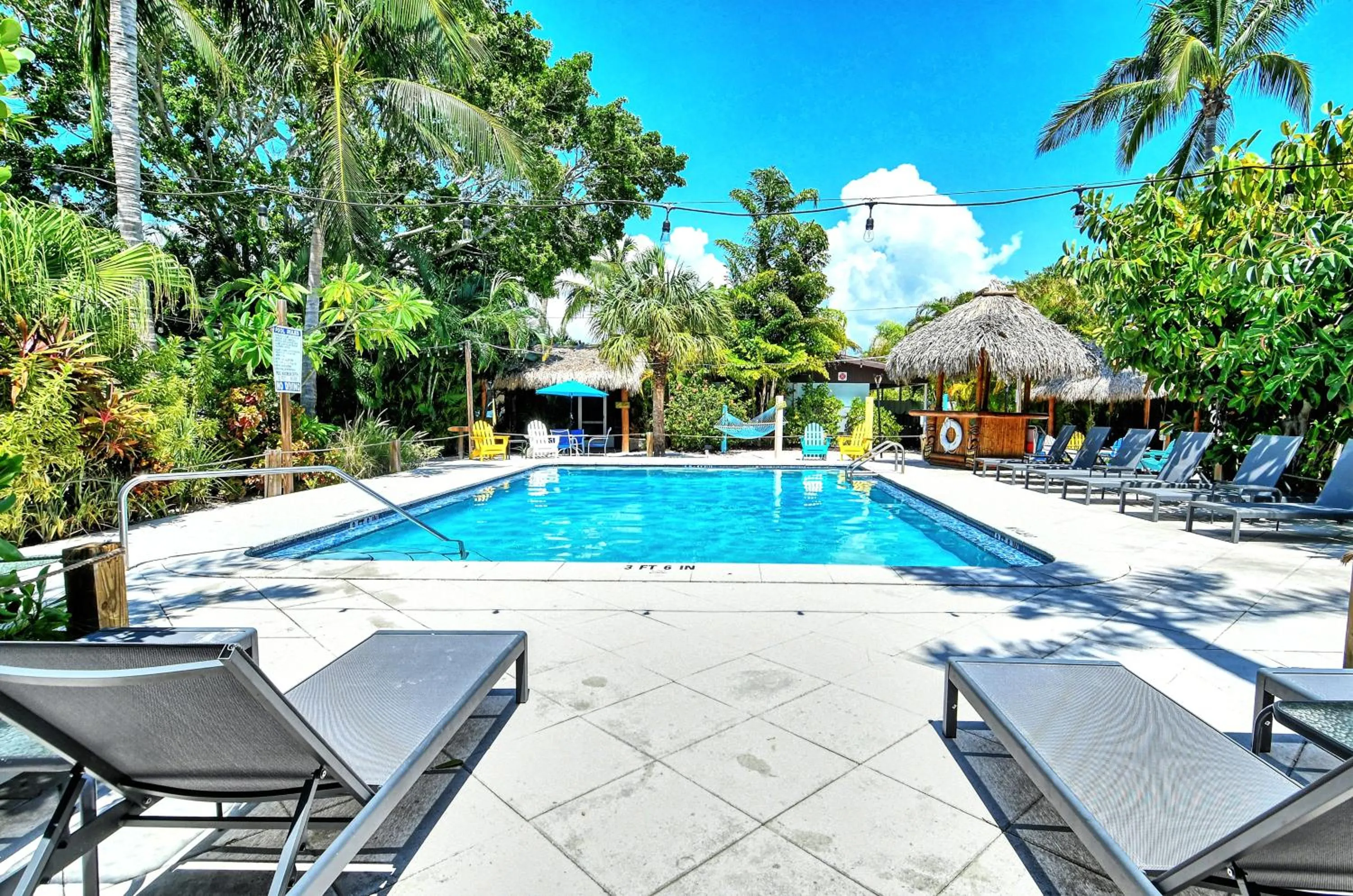 Swimming pool in Siesta Key Palms Resort