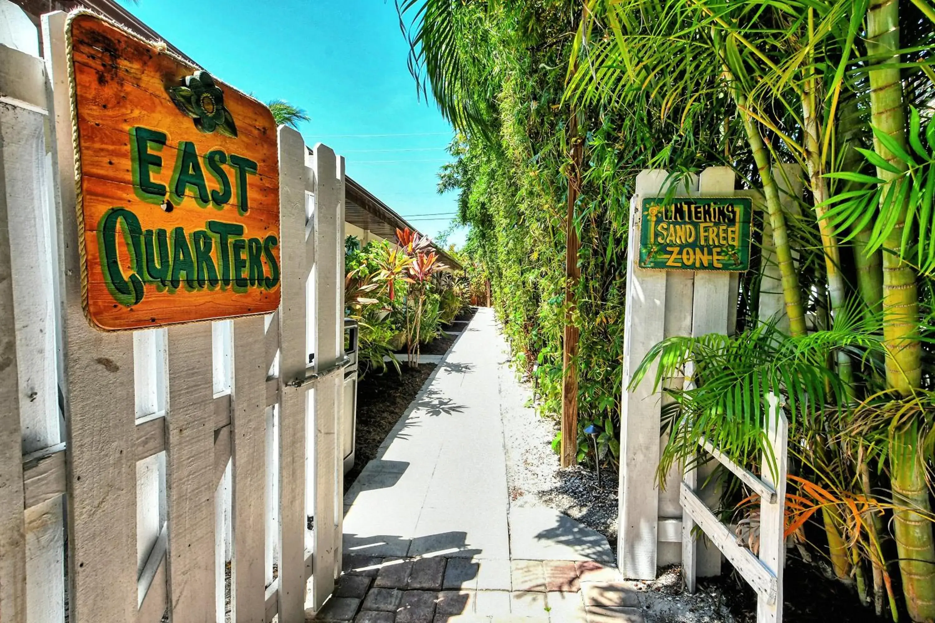 Property building in Siesta Key Palms Resort Property building in Siesta Key Palms Resort
