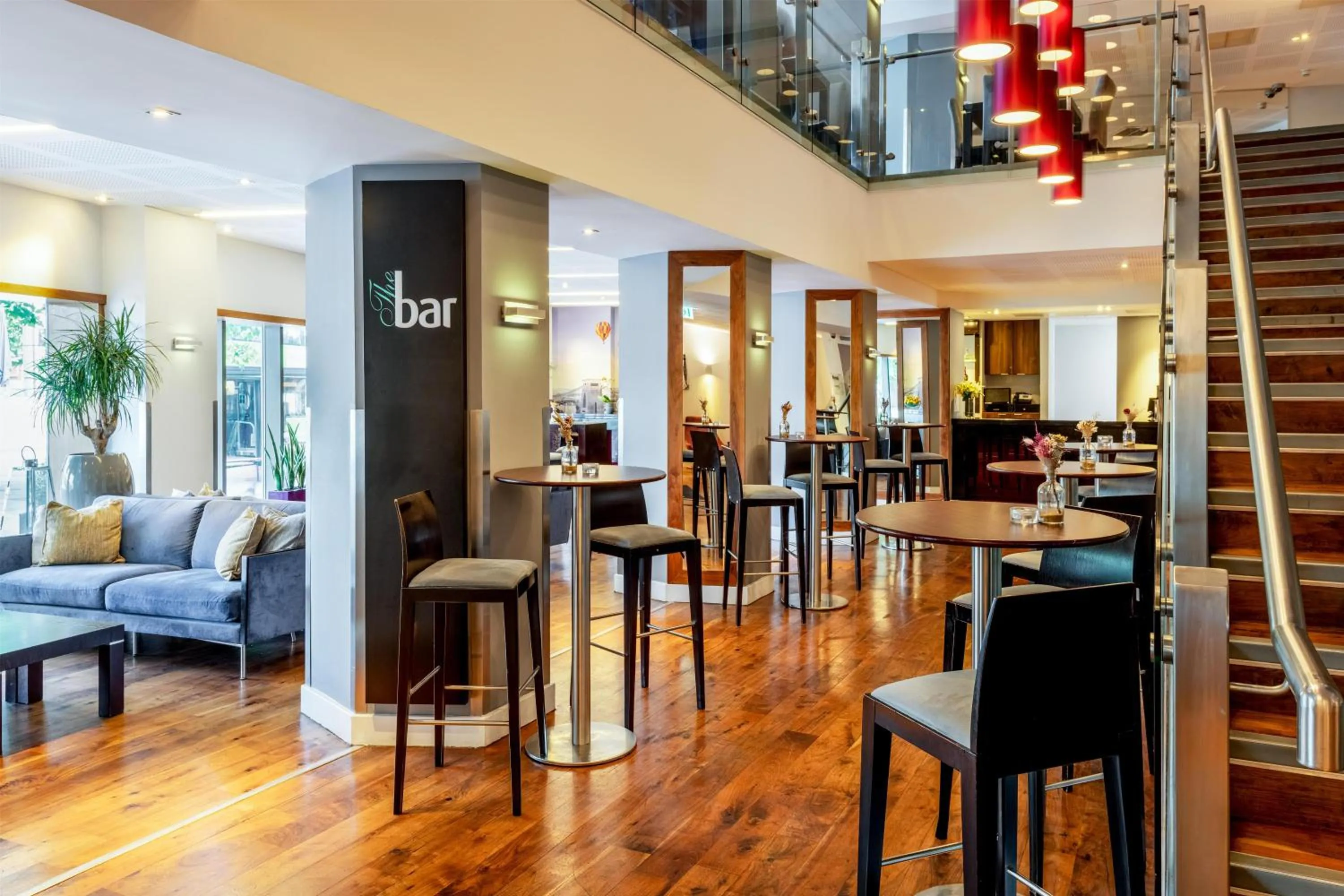 Lounge or bar in Radisson Blu Hotel, Bristol