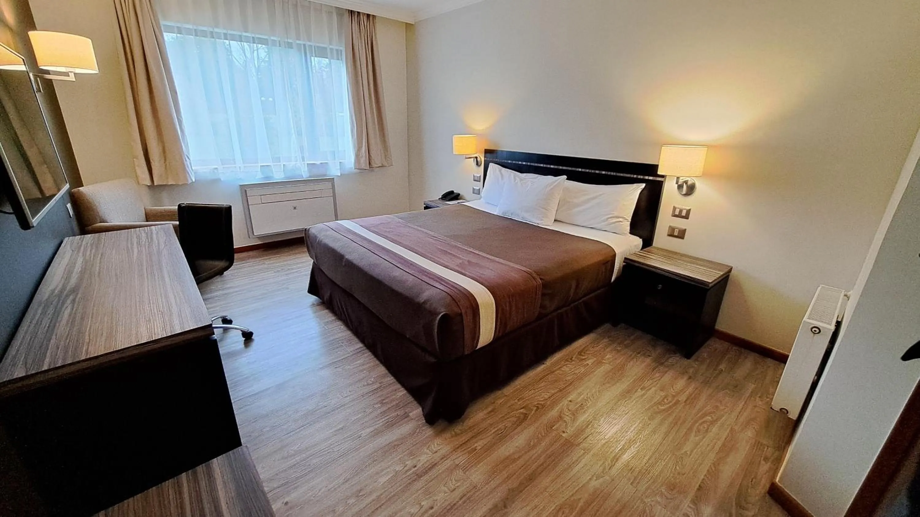 Photo of the whole room, Bed in Hotel Diego de Almagro Osorno