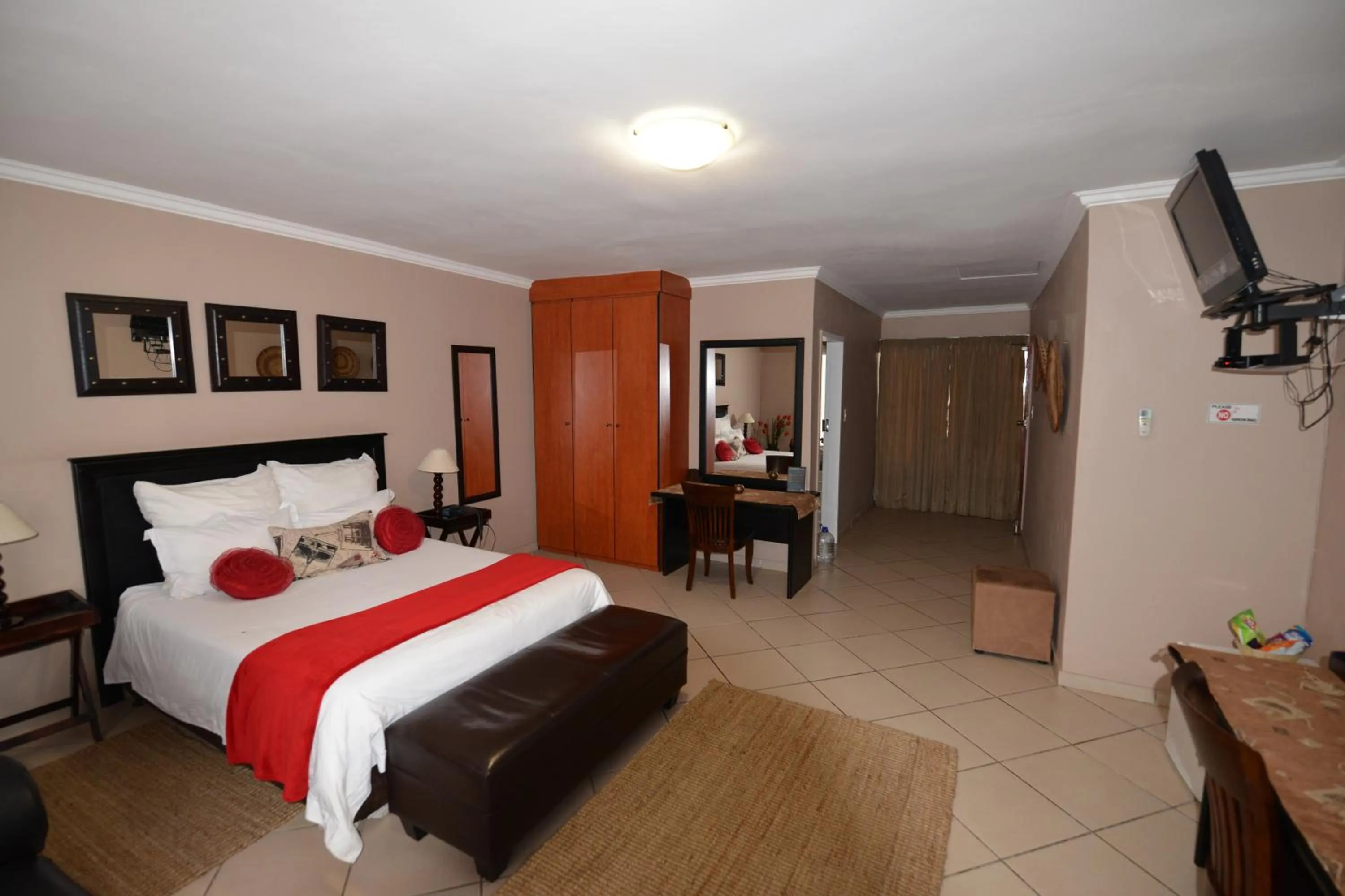 Bedroom, Bed in Attaché Guest Lodge & Health Spa