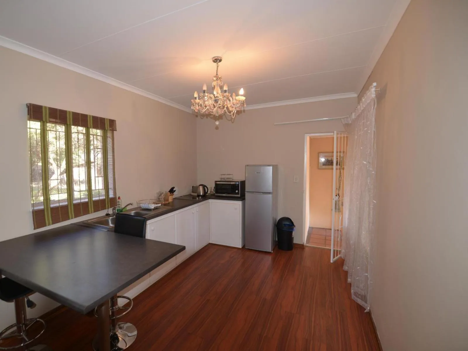 Kitchen or kitchenette in Attaché Guest Lodge & Health Spa