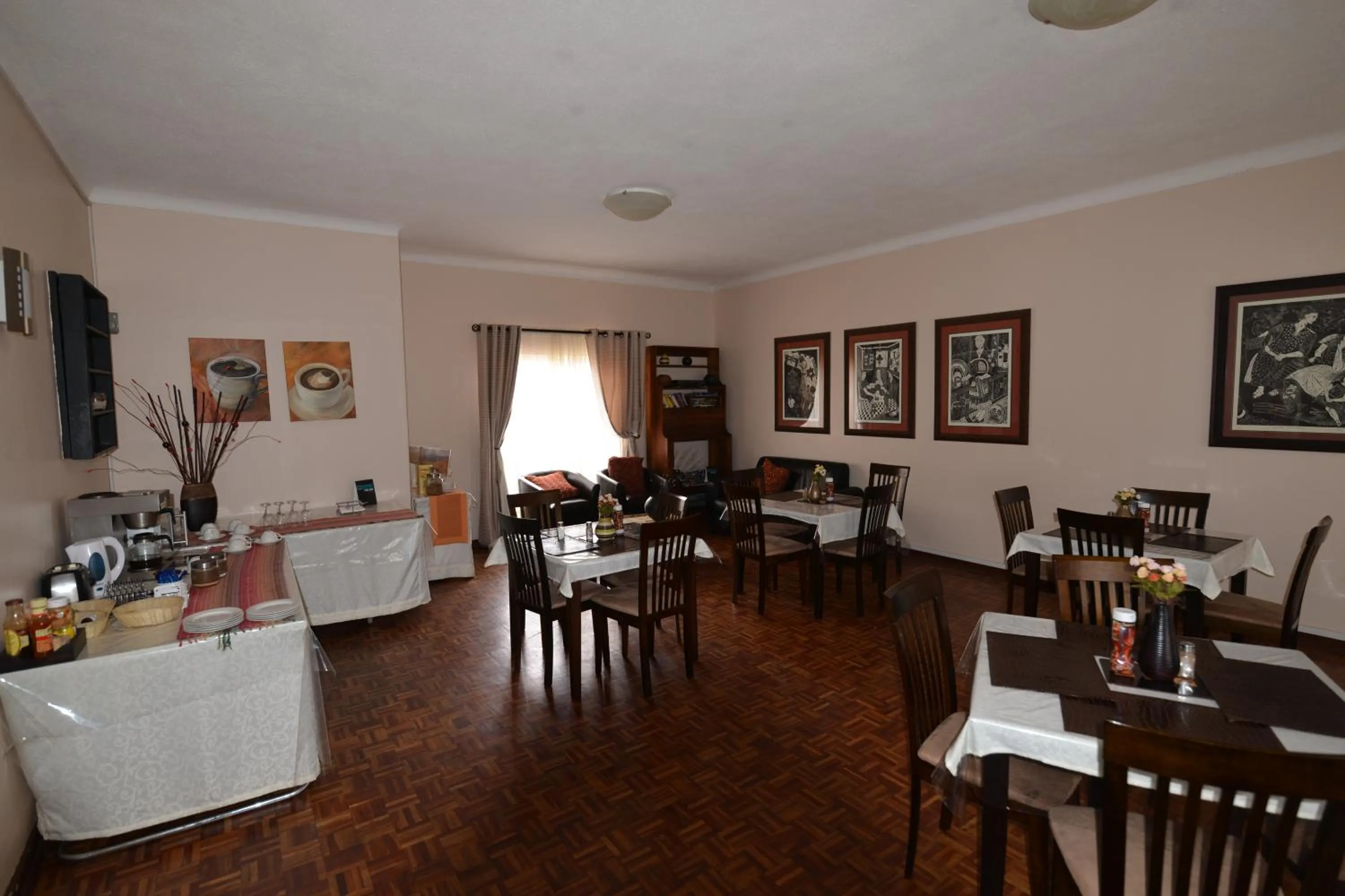 Restaurant/places to eat in Attaché Guest Lodge & Health Spa