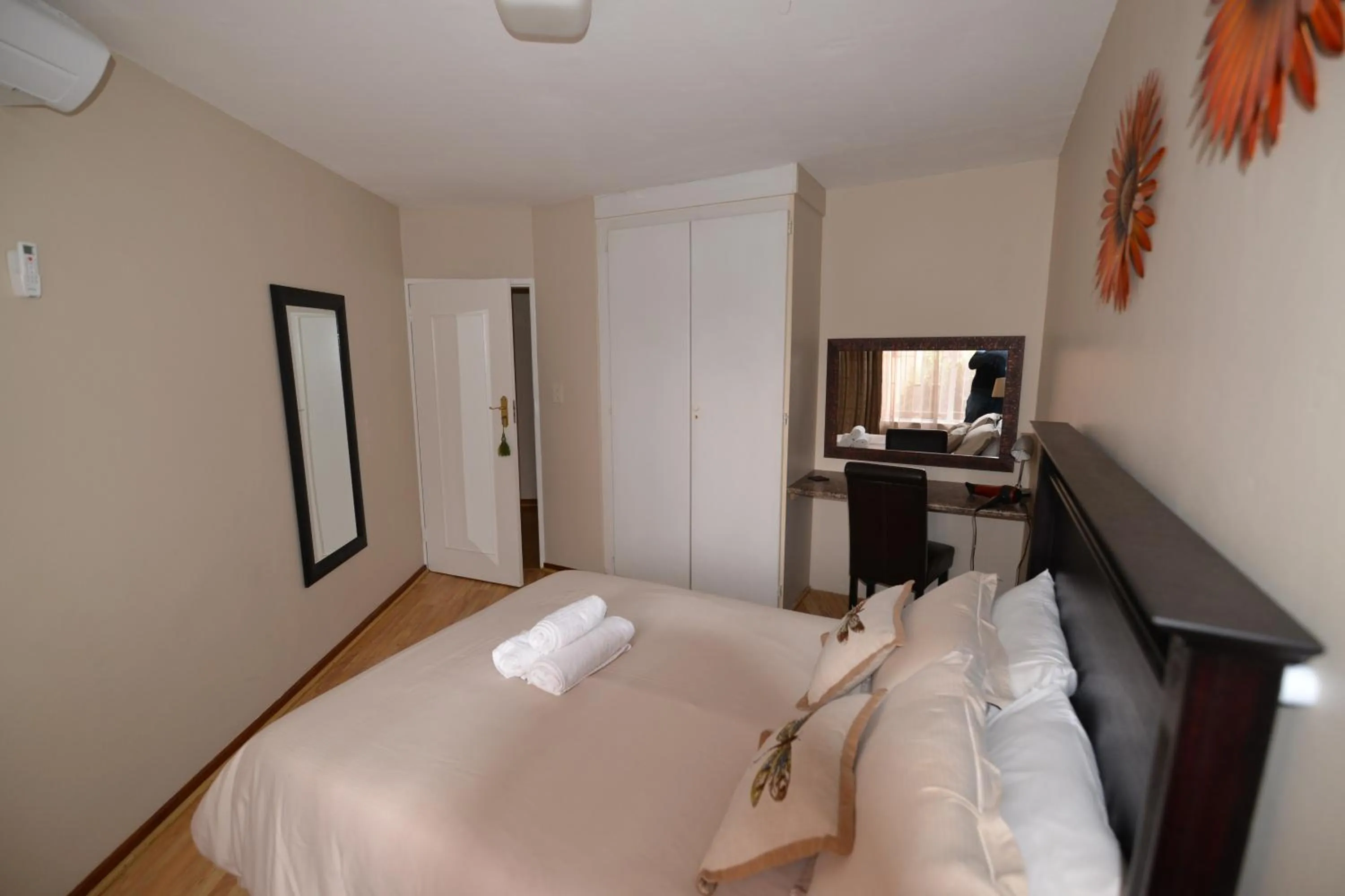 Bedroom, Bed in Attaché Guest Lodge & Health Spa