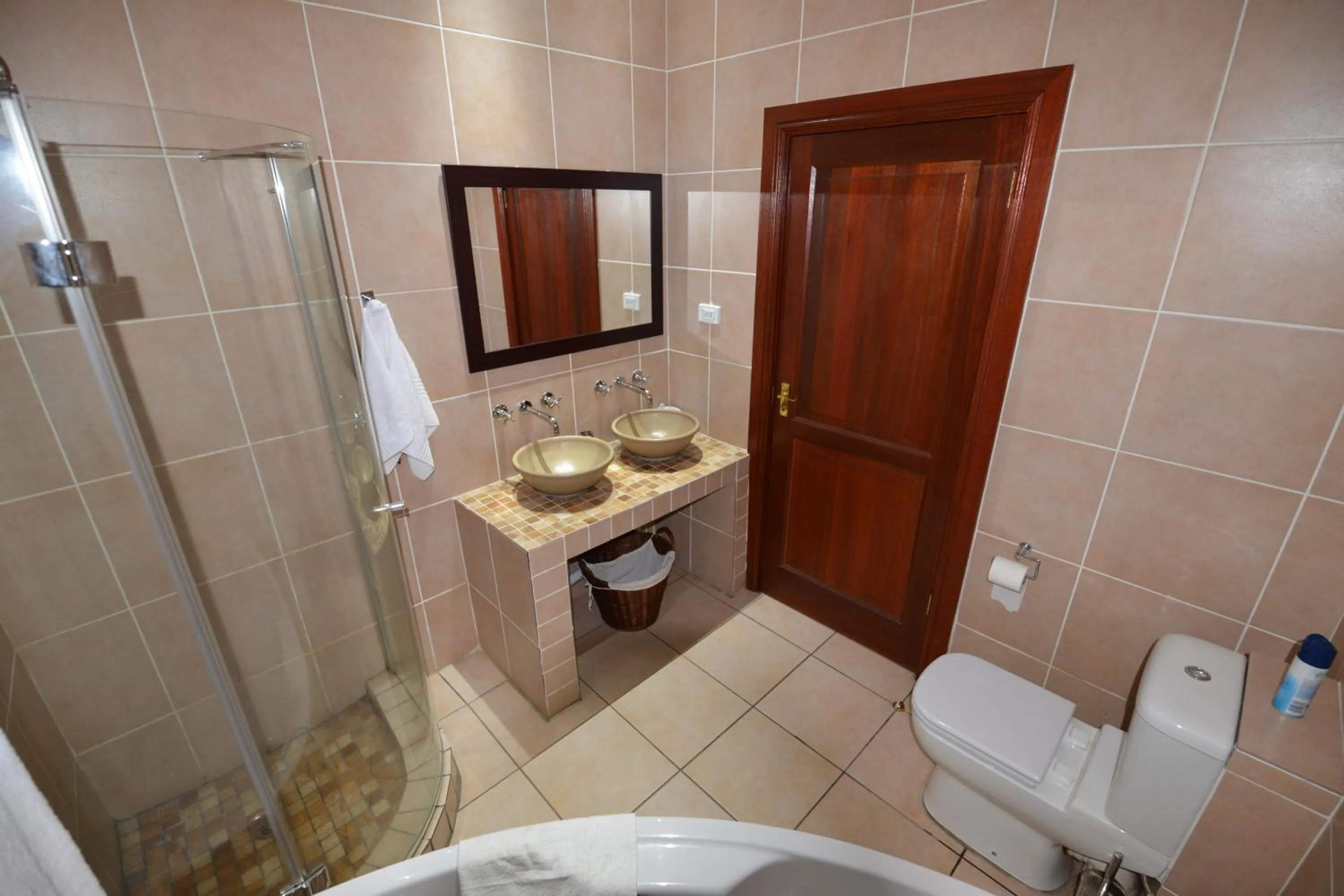 Bathroom in Attaché Guest Lodge & Health Spa