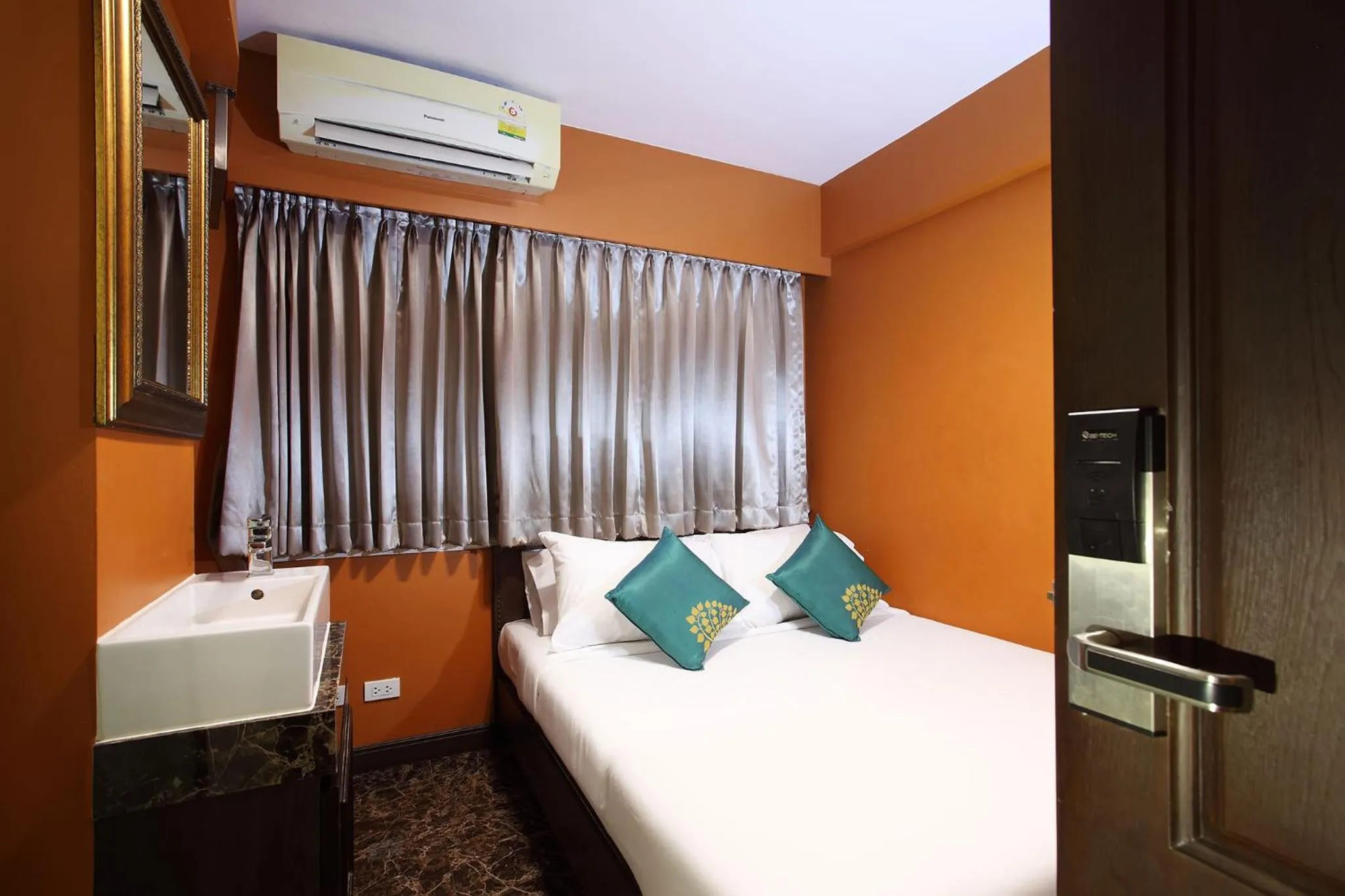 Bed in Violet Tower at Khaosan Palace