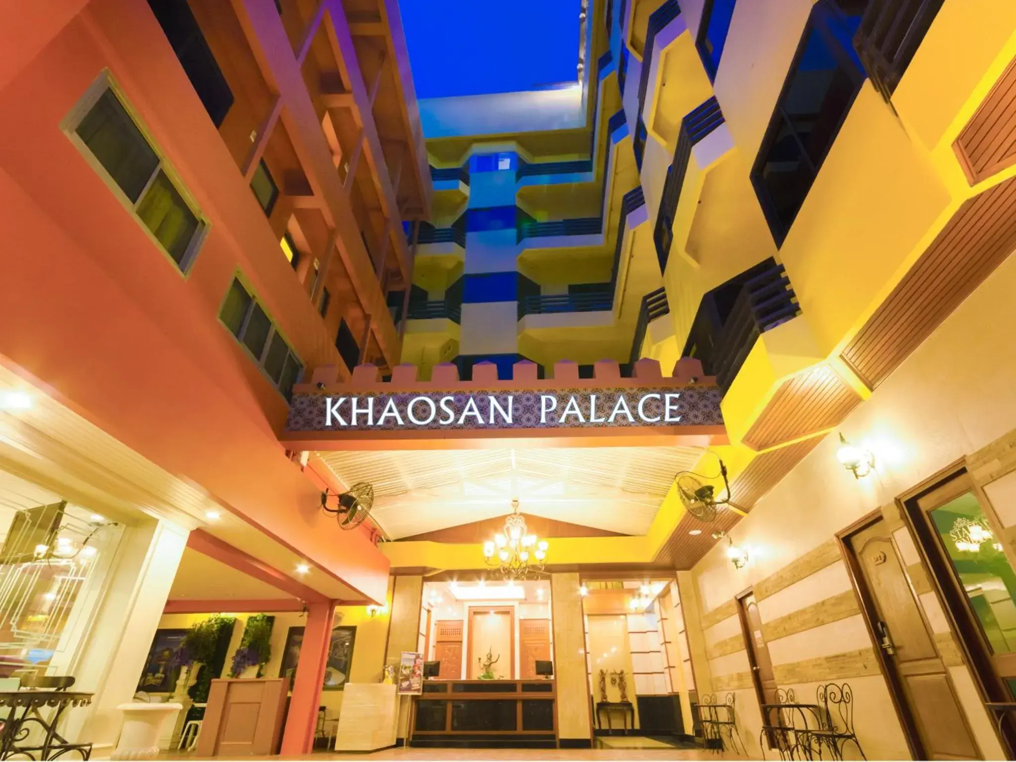 Property building in Violet Tower at Khaosan Palace Property building in Violet Tower at Khaosan Palace