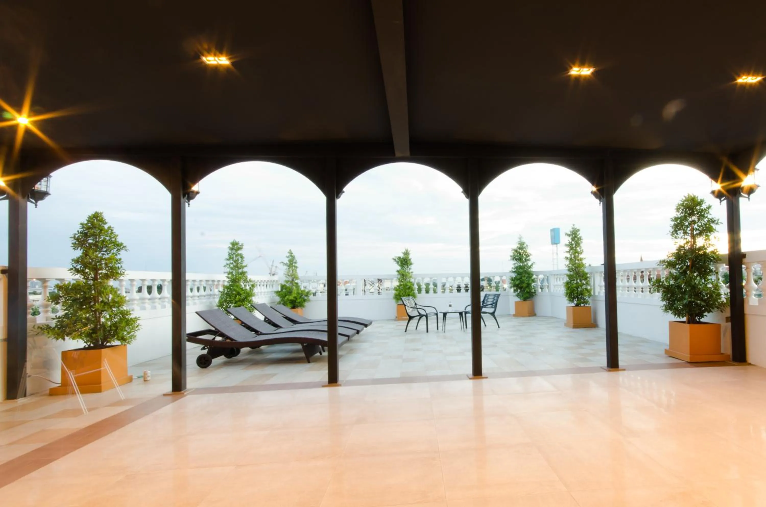 Area and facilities in Violet Tower at Khaosan Palace