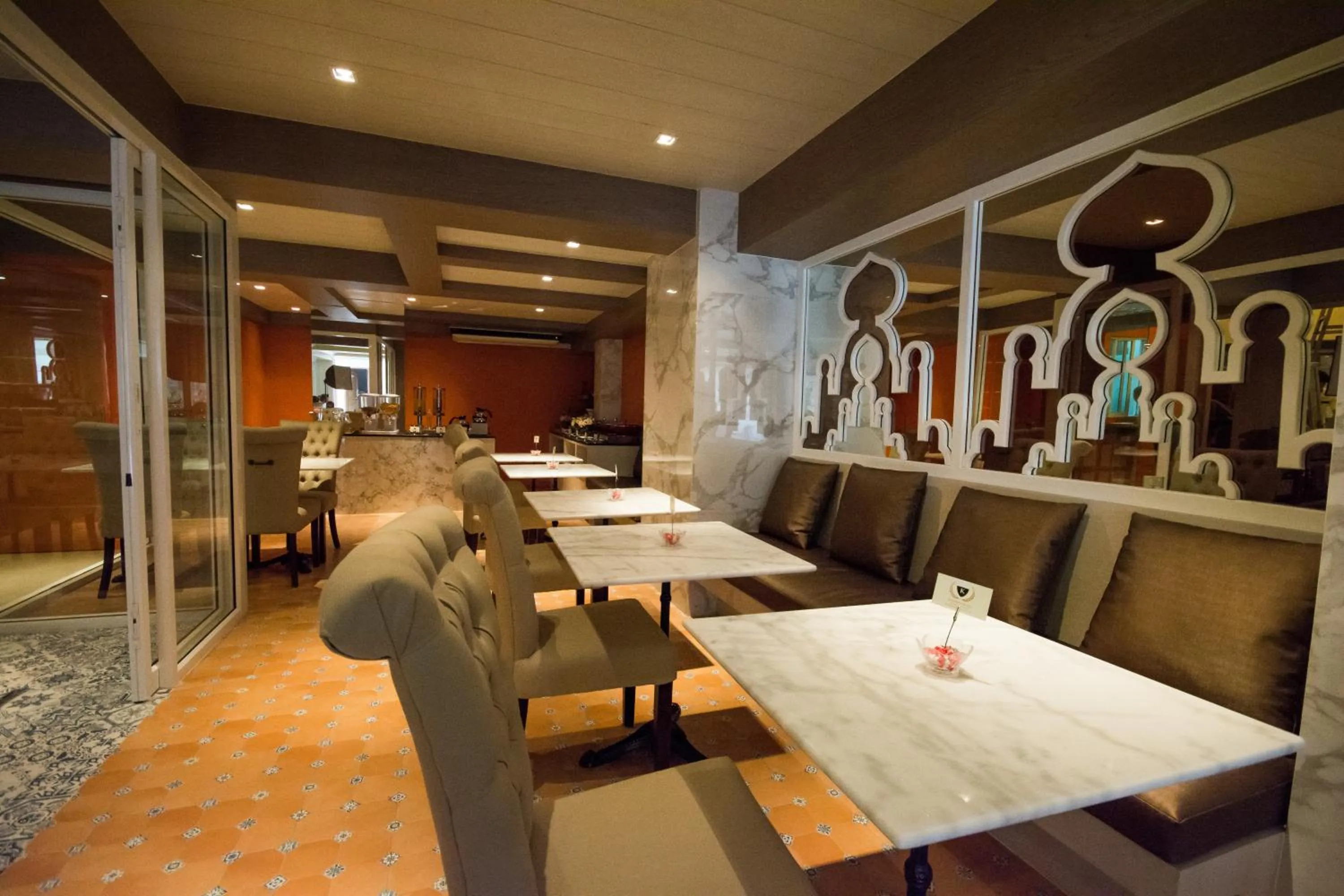 Restaurant/places to eat in Violet Tower at Khaosan Palace