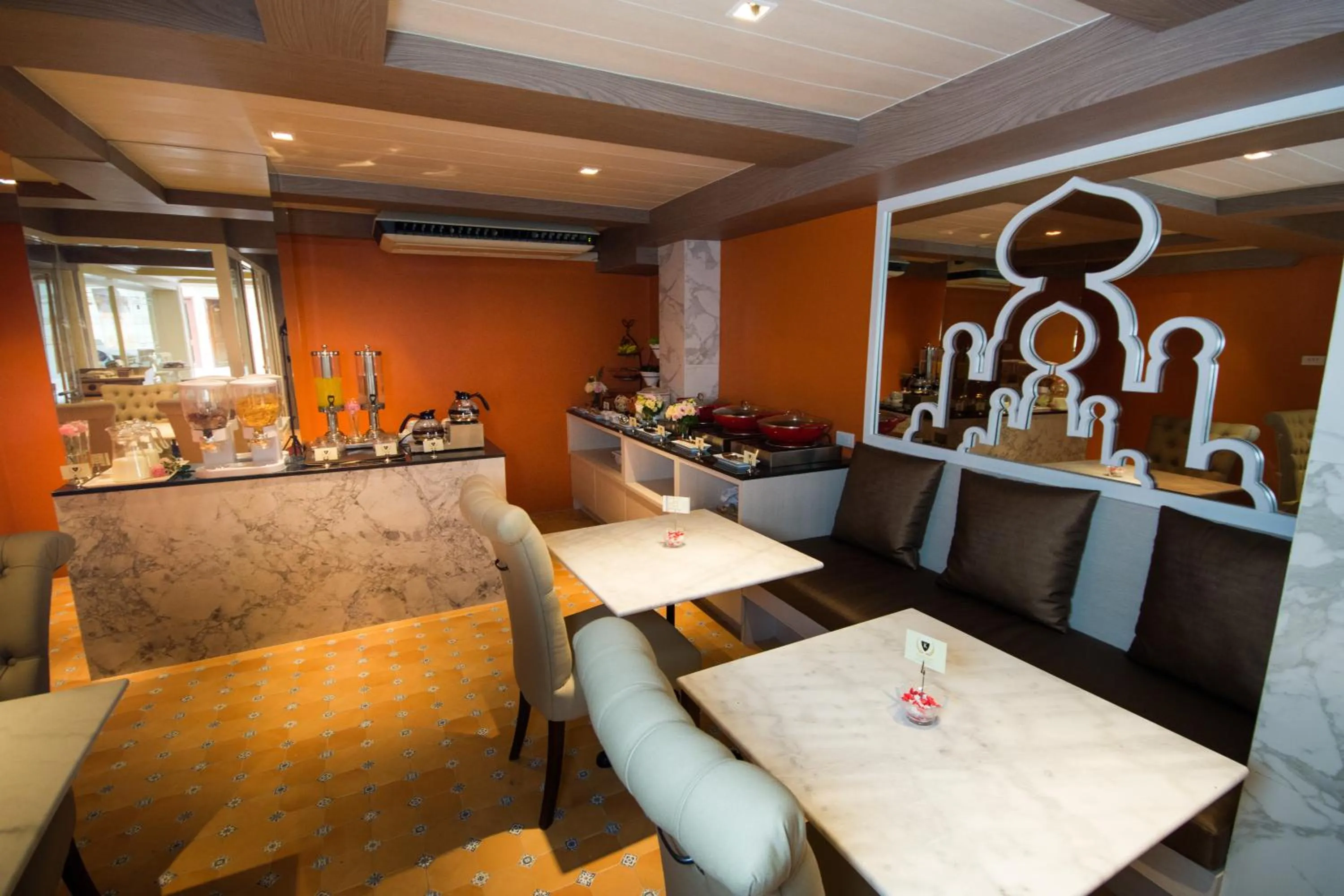 Dining area in Violet Tower at Khaosan Palace