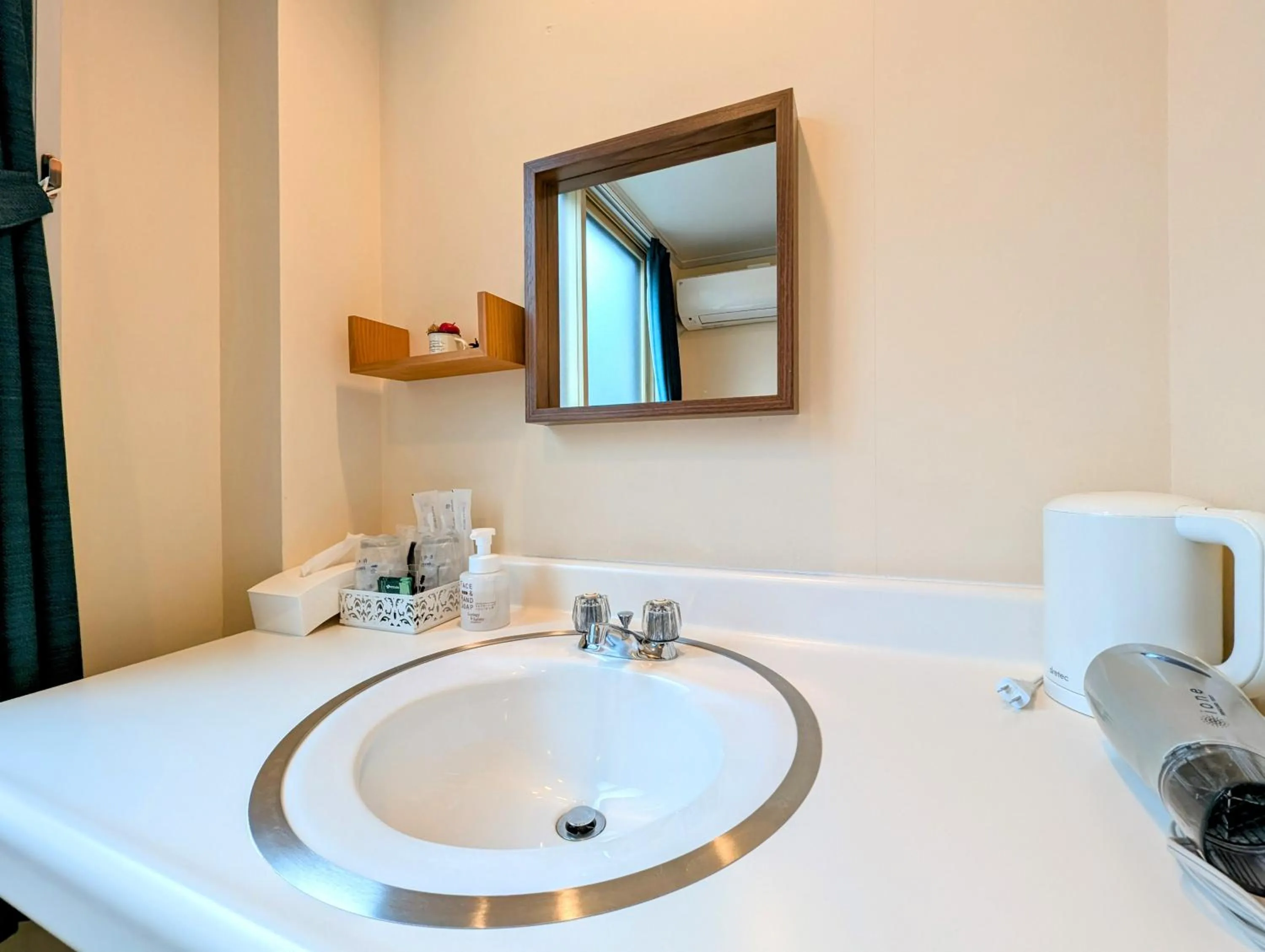 Photo of the whole room in Kanazawa Station Hotel