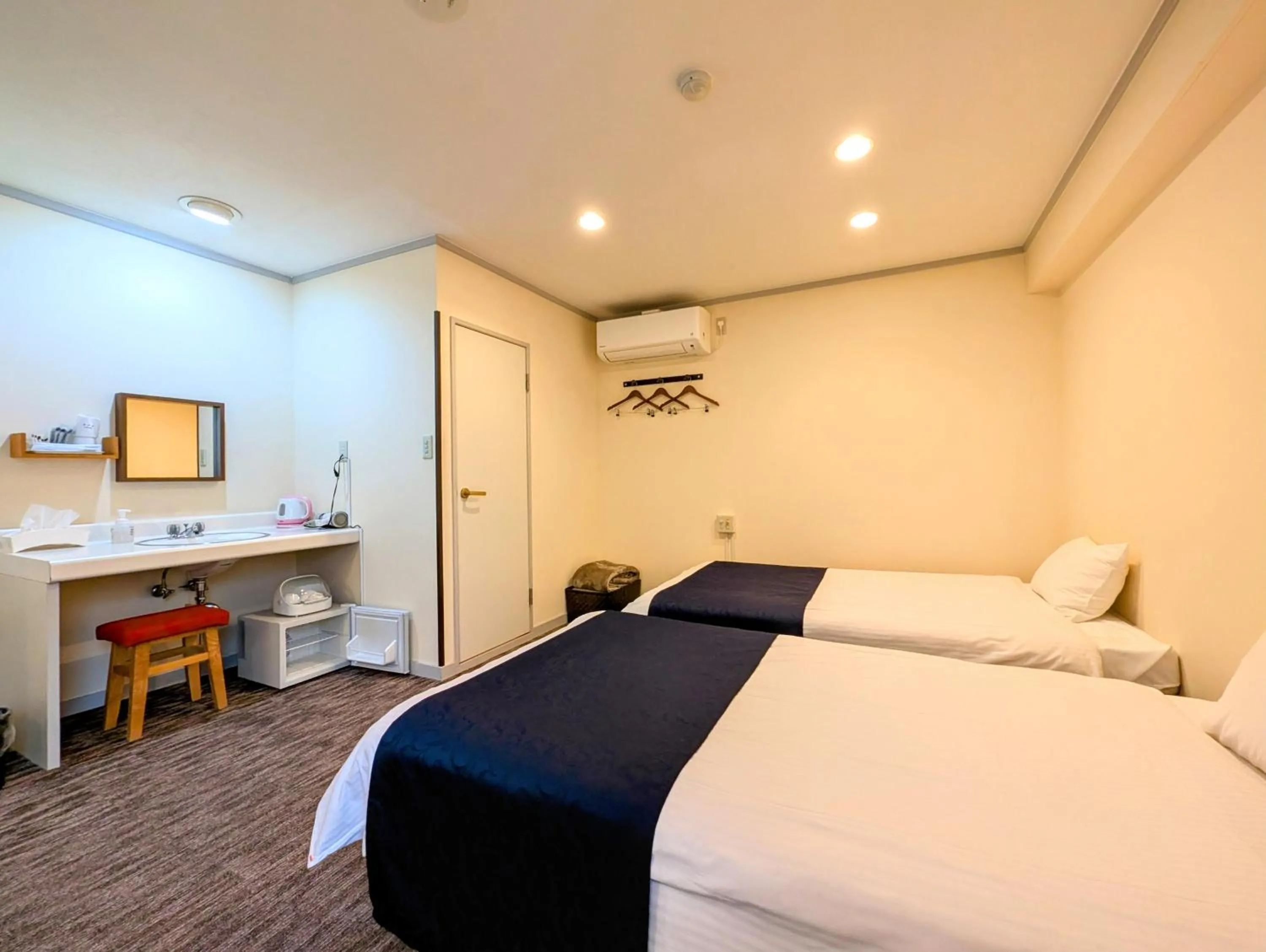 Photo of the whole room, Bed in Kanazawa Station Hotel