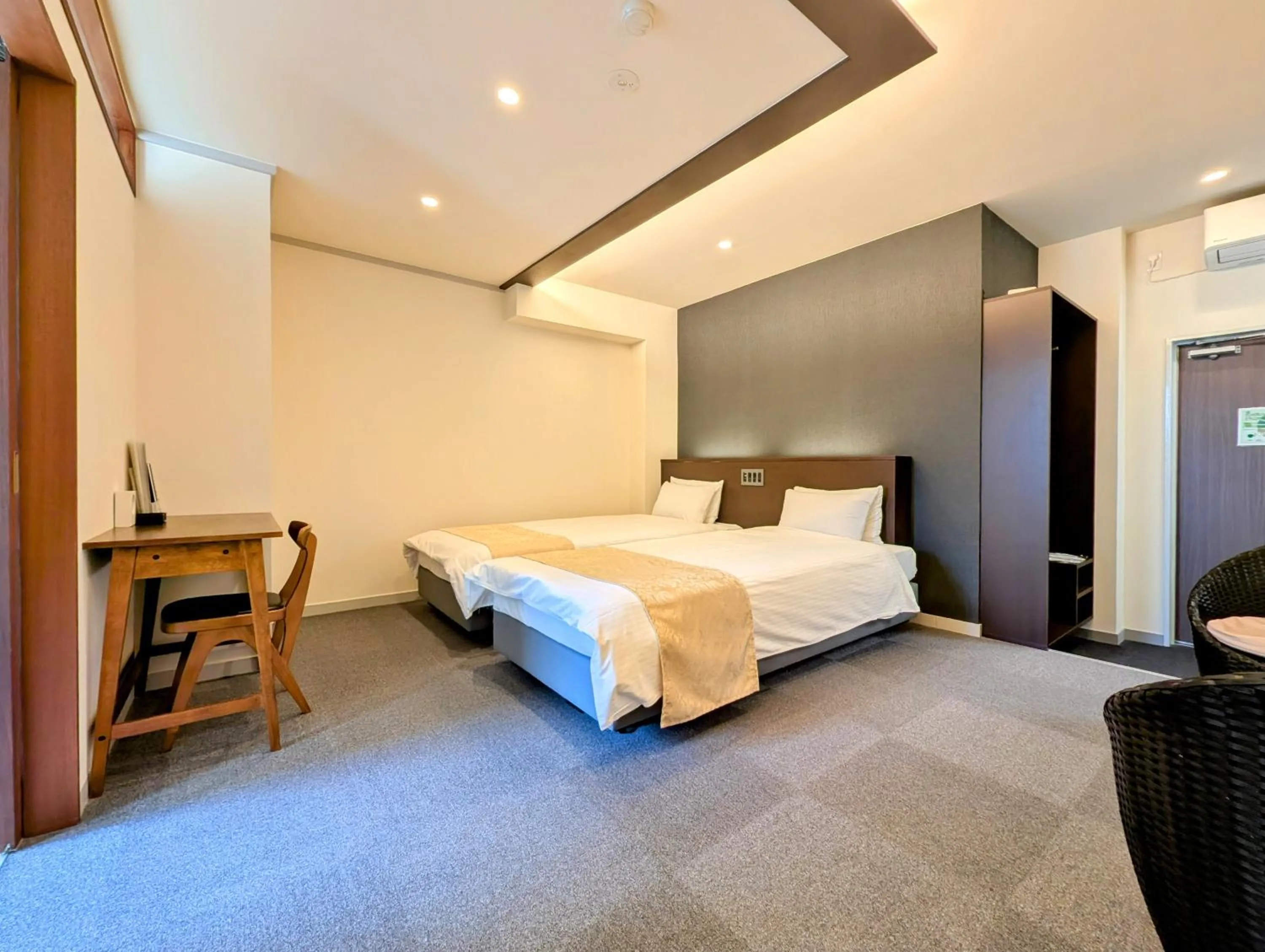 Photo of the whole room, Bed in Kanazawa Station Hotel