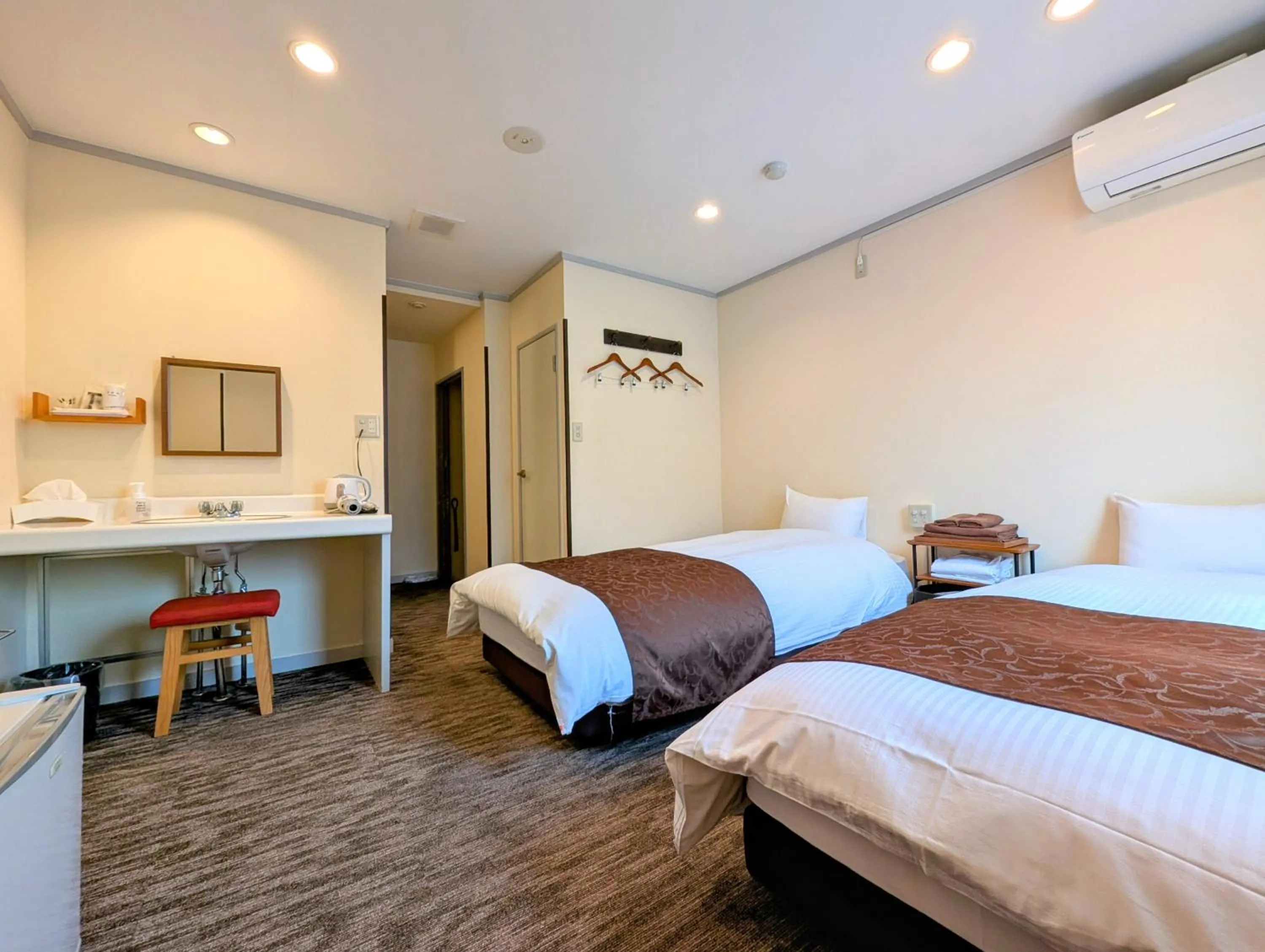 Photo of the whole room, Bed in Kanazawa Station Hotel