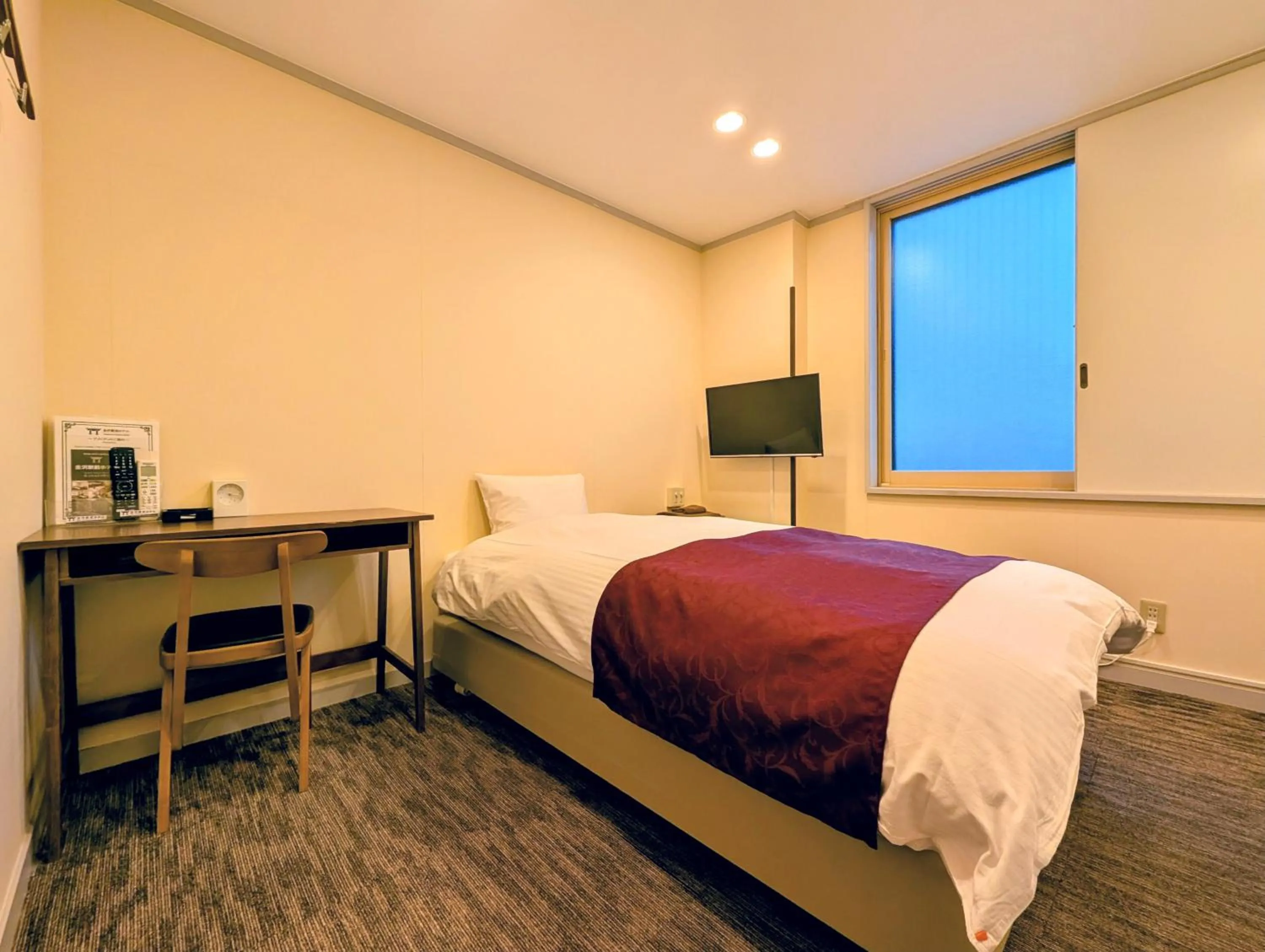 Photo of the whole room, Bed in Kanazawa Station Hotel