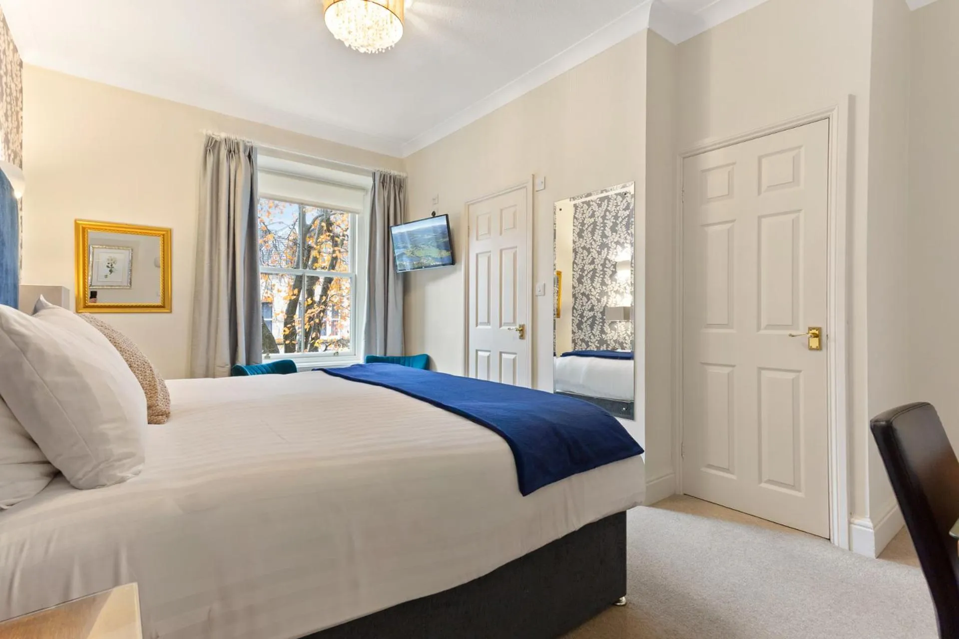 Shower, Bed in The Westbourne