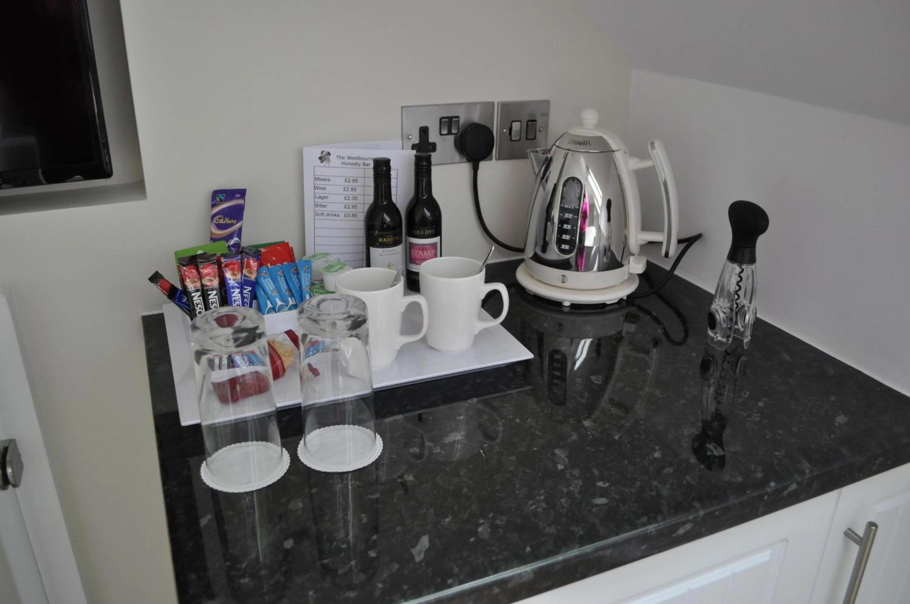 Coffee/tea facilities in The Westbourne