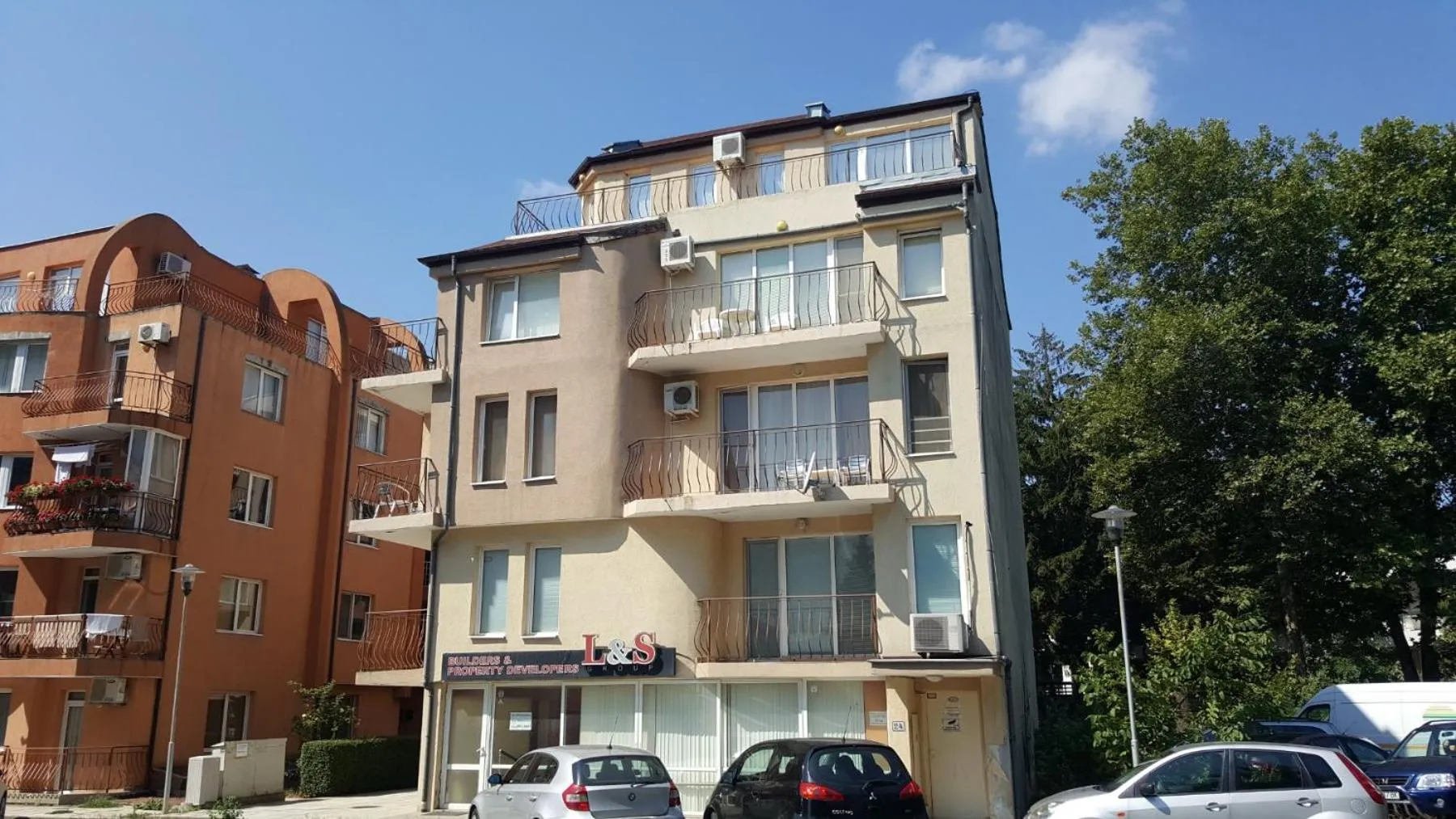 Property building in Perla Apartments