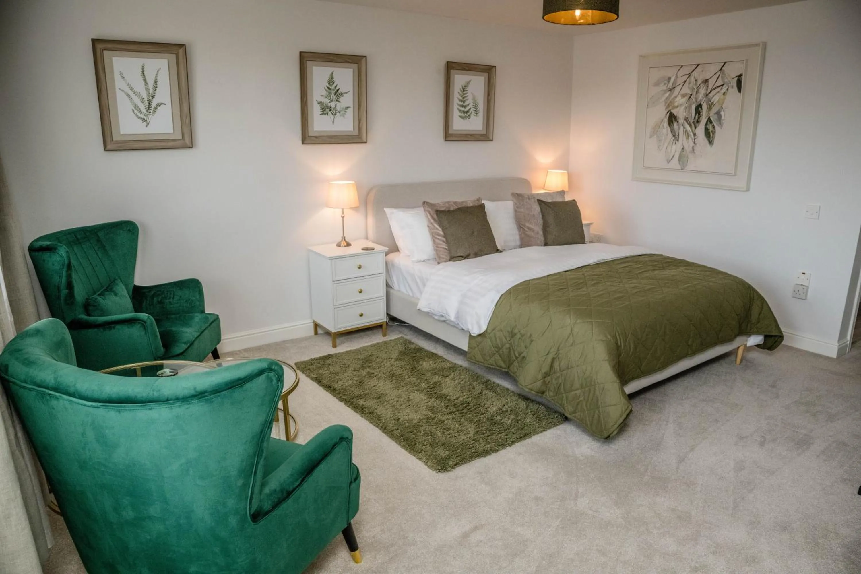 Deluxe King Room in Queens Head