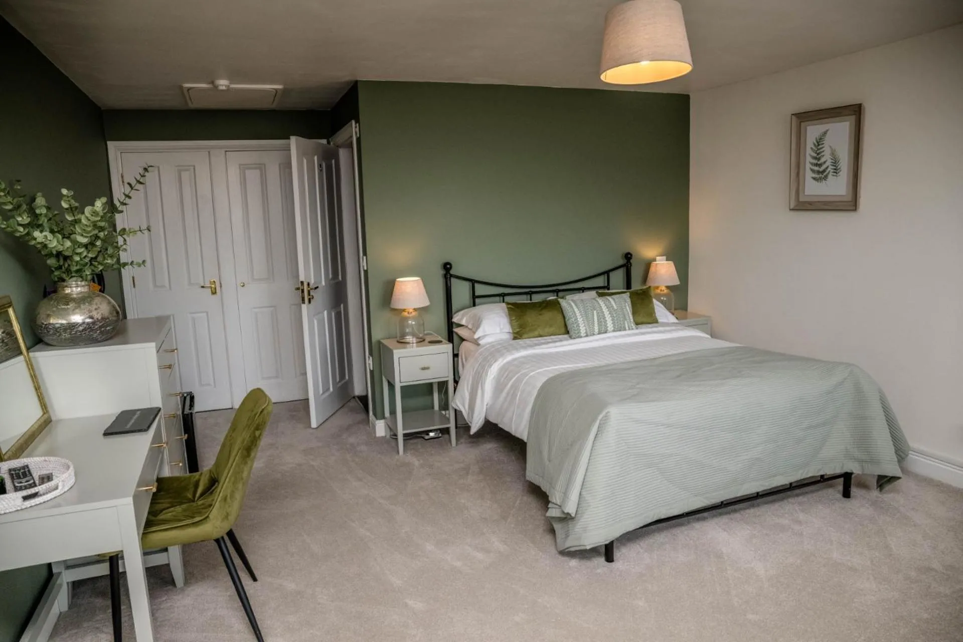 Double Room in Queens Head