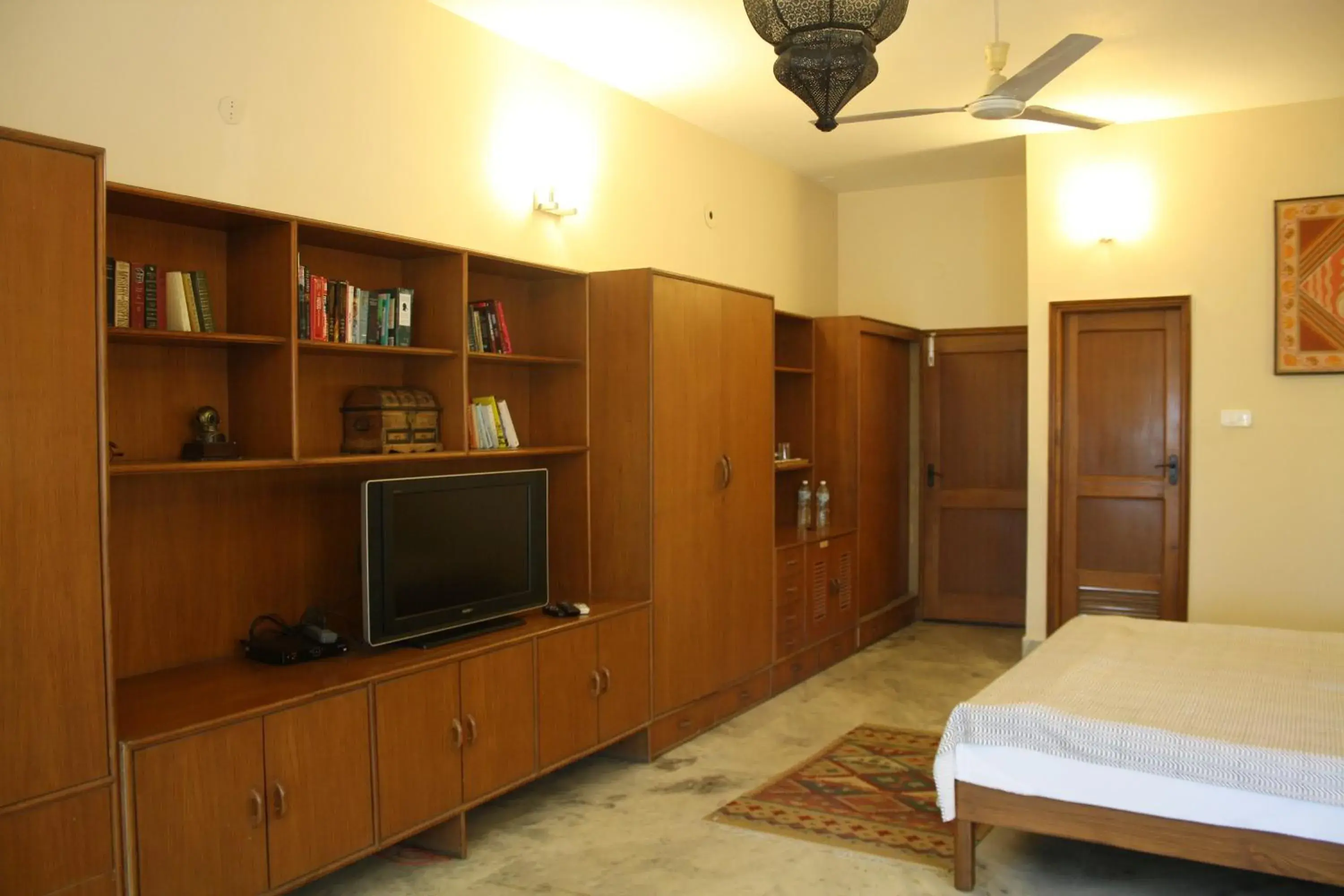 Deluxe Double or Twin Room with Lake View in Ivy Suites Deluxe Double or Twin Room with Lake View in Ivy Suites
