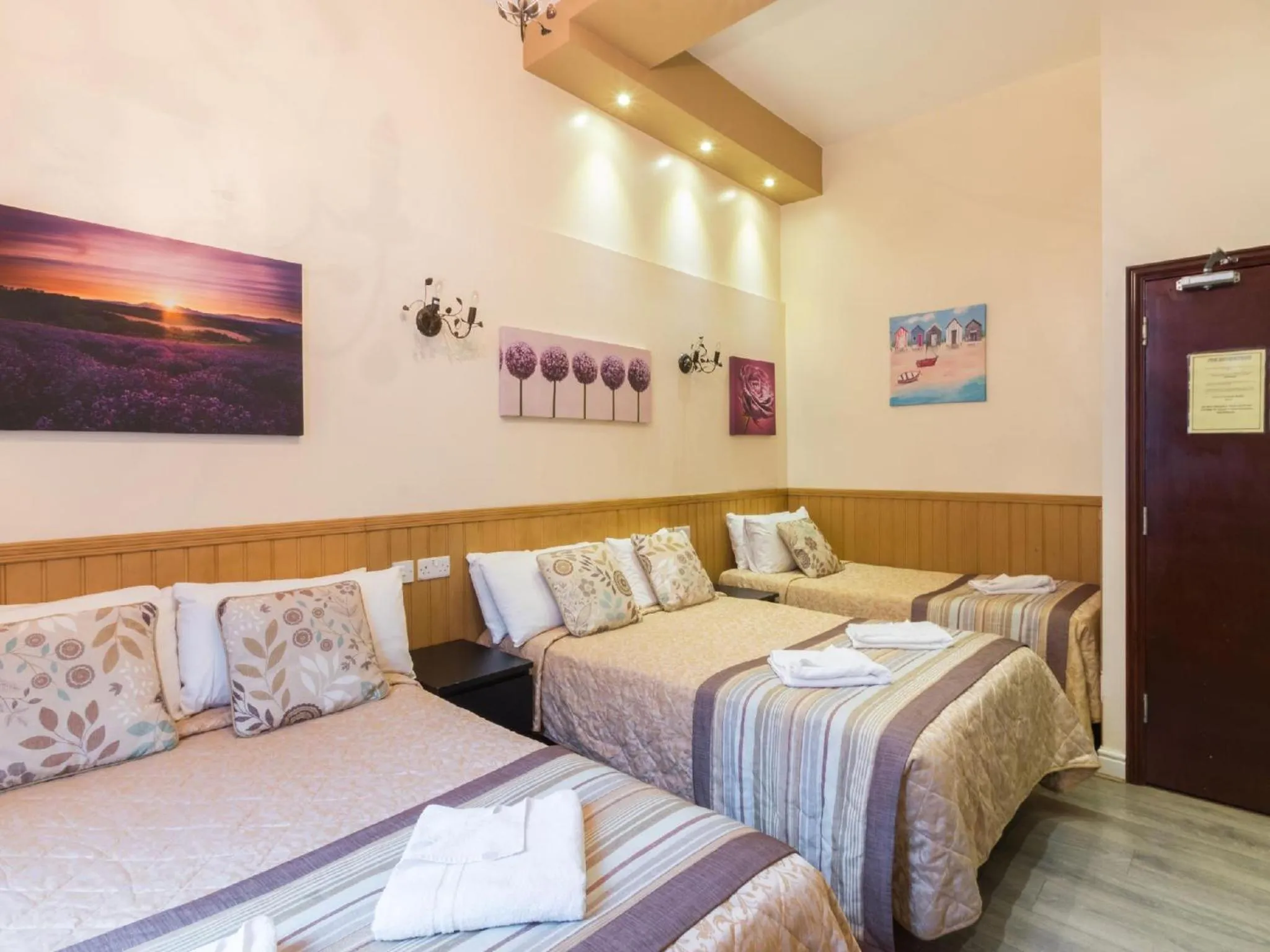 Bed in Notting Hill Gate Hotel