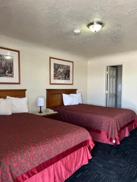 Bed in Travelodge by Wyndham Gallup Bed in Travelodge by Wyndham Gallup