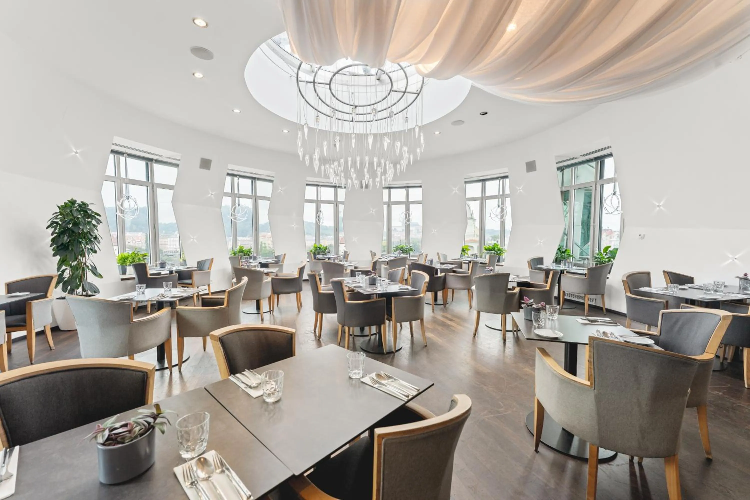 Restaurant/places to eat in Dancing House - Tančící dům hotel