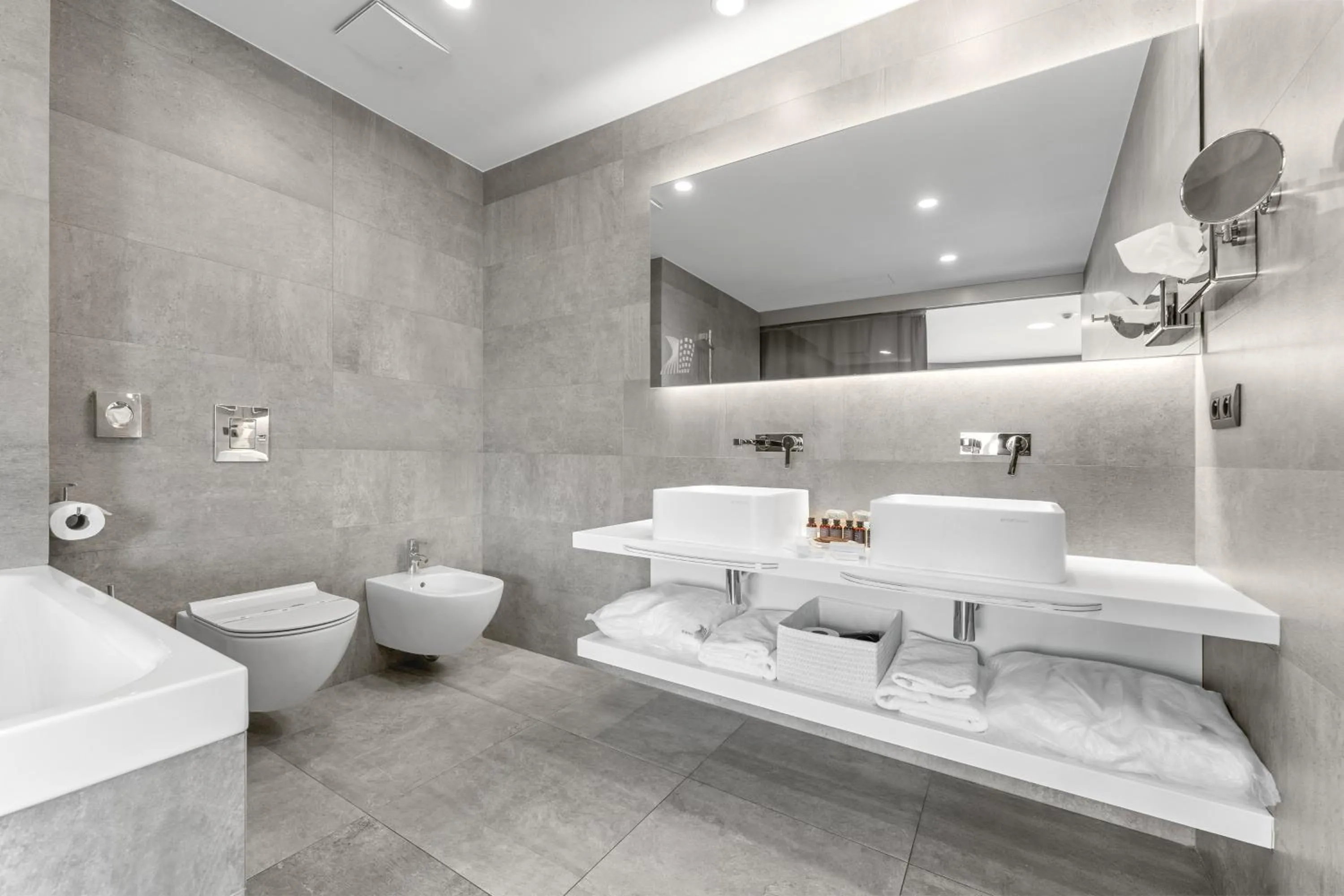 Bathroom in Dancing House - Tančící dům hotel