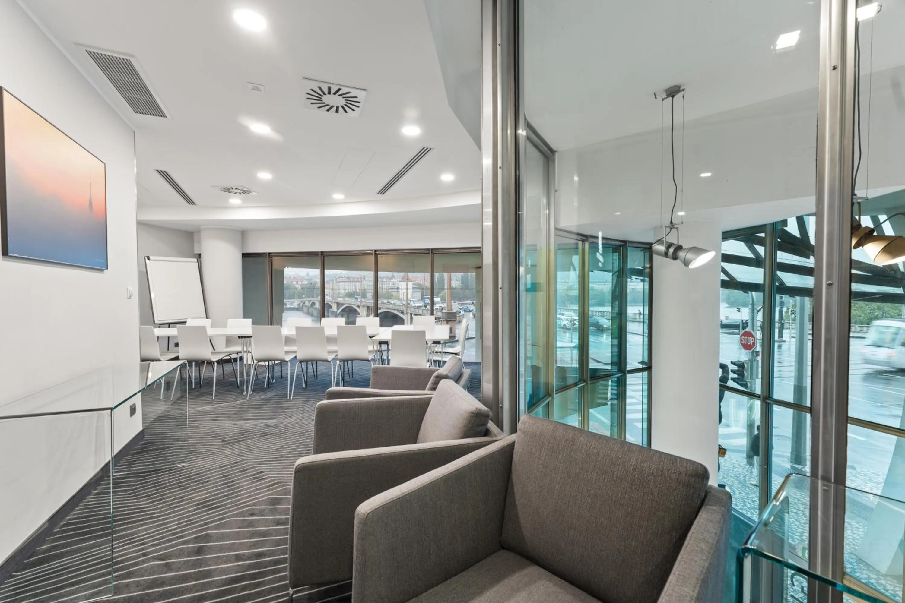 Meeting/conference room in Dancing House - Tančící dům hotel