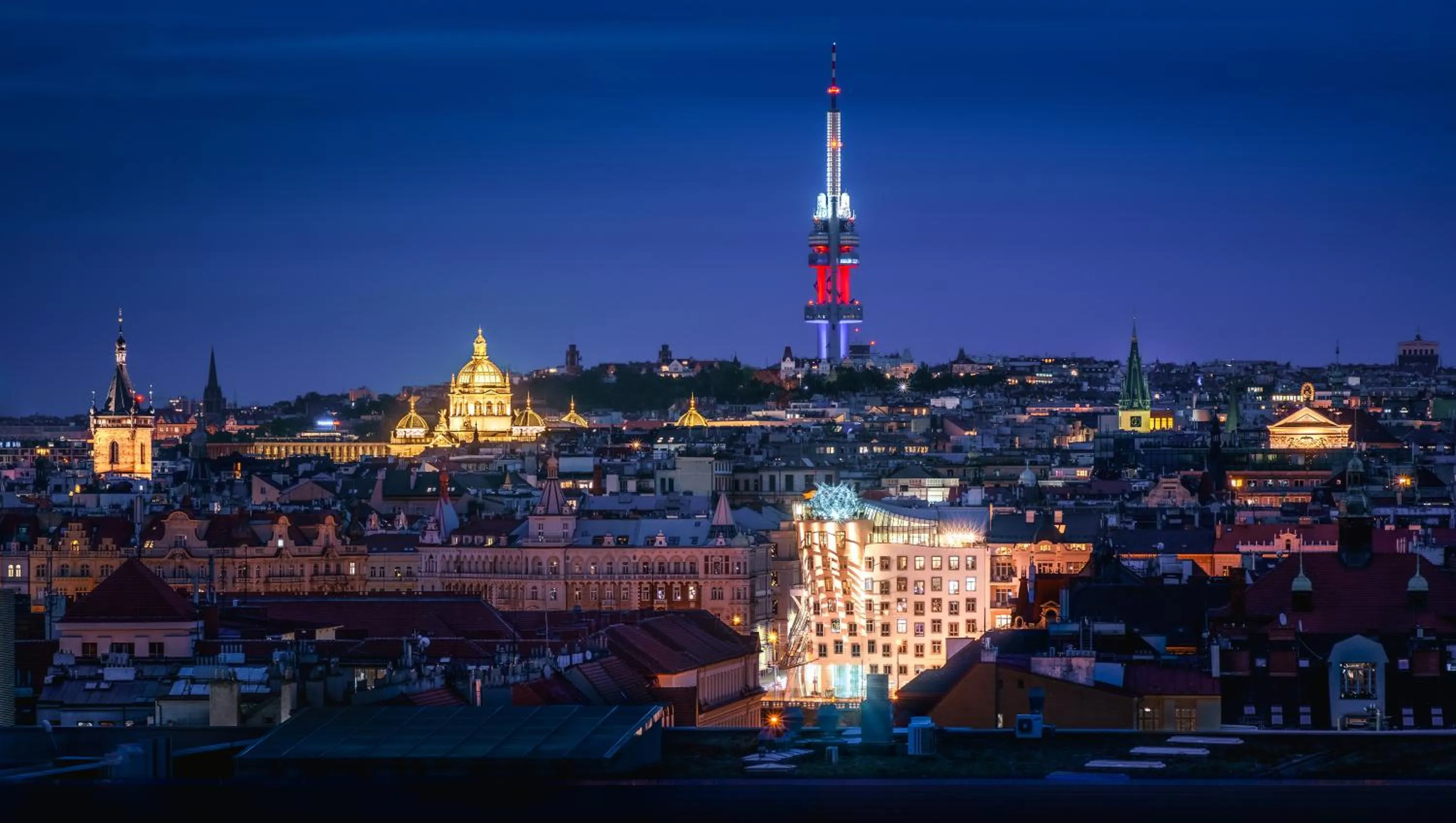 Property building in Dancing House - Tančící dům hotel