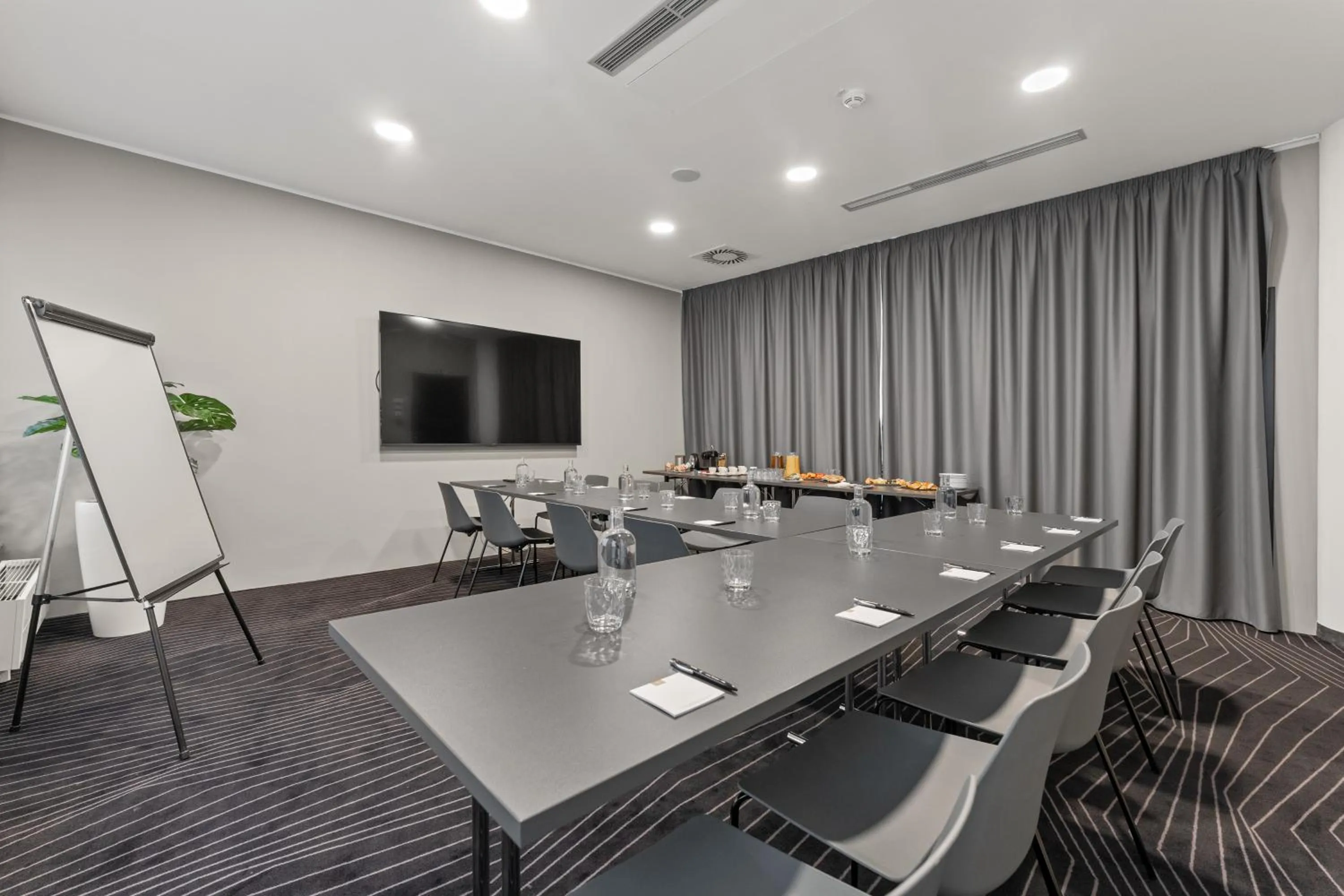 Meeting/conference room in Dancing House - Tančící dům hotel