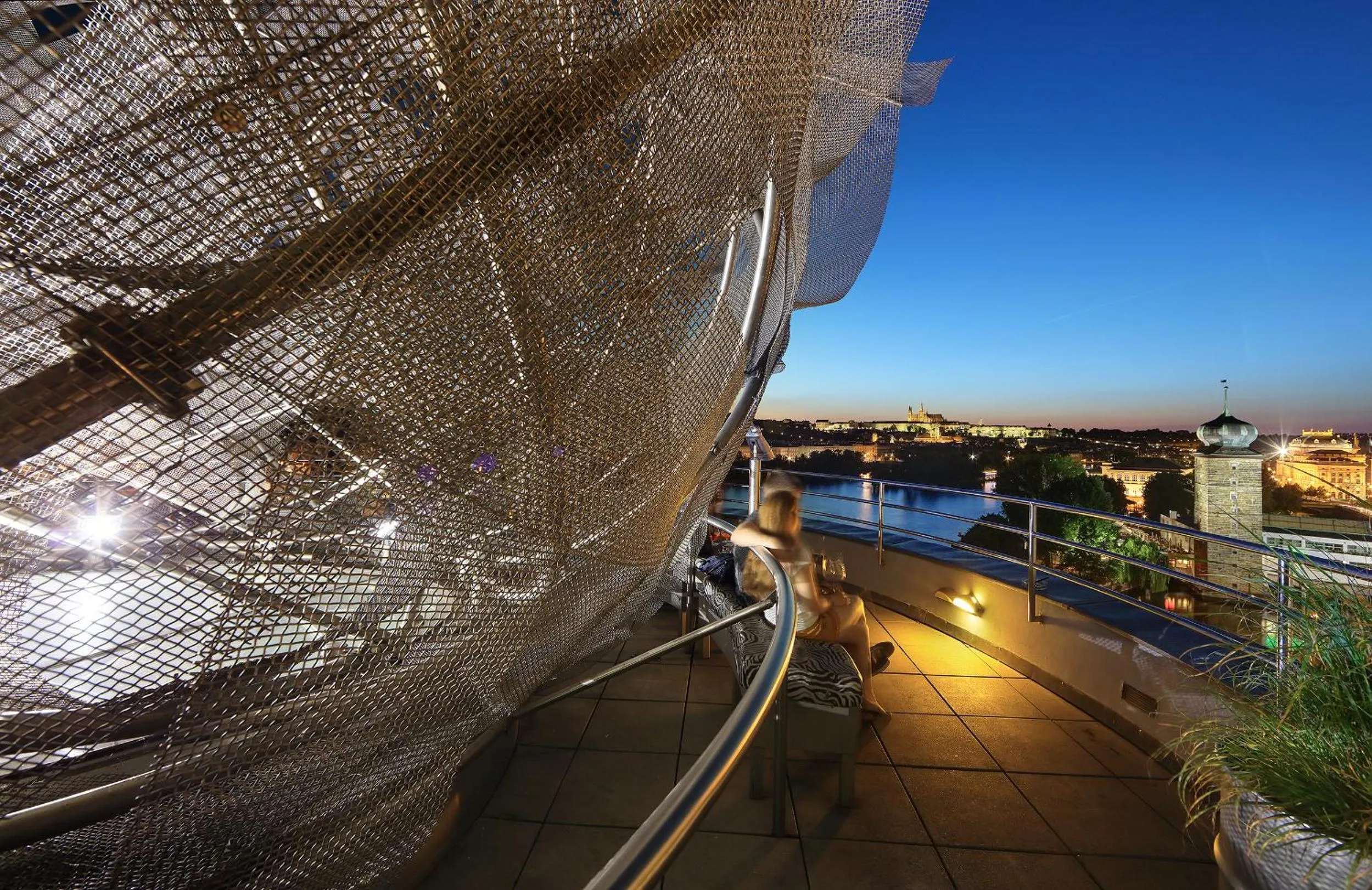 Night in Dancing House - Tančící dům hotel