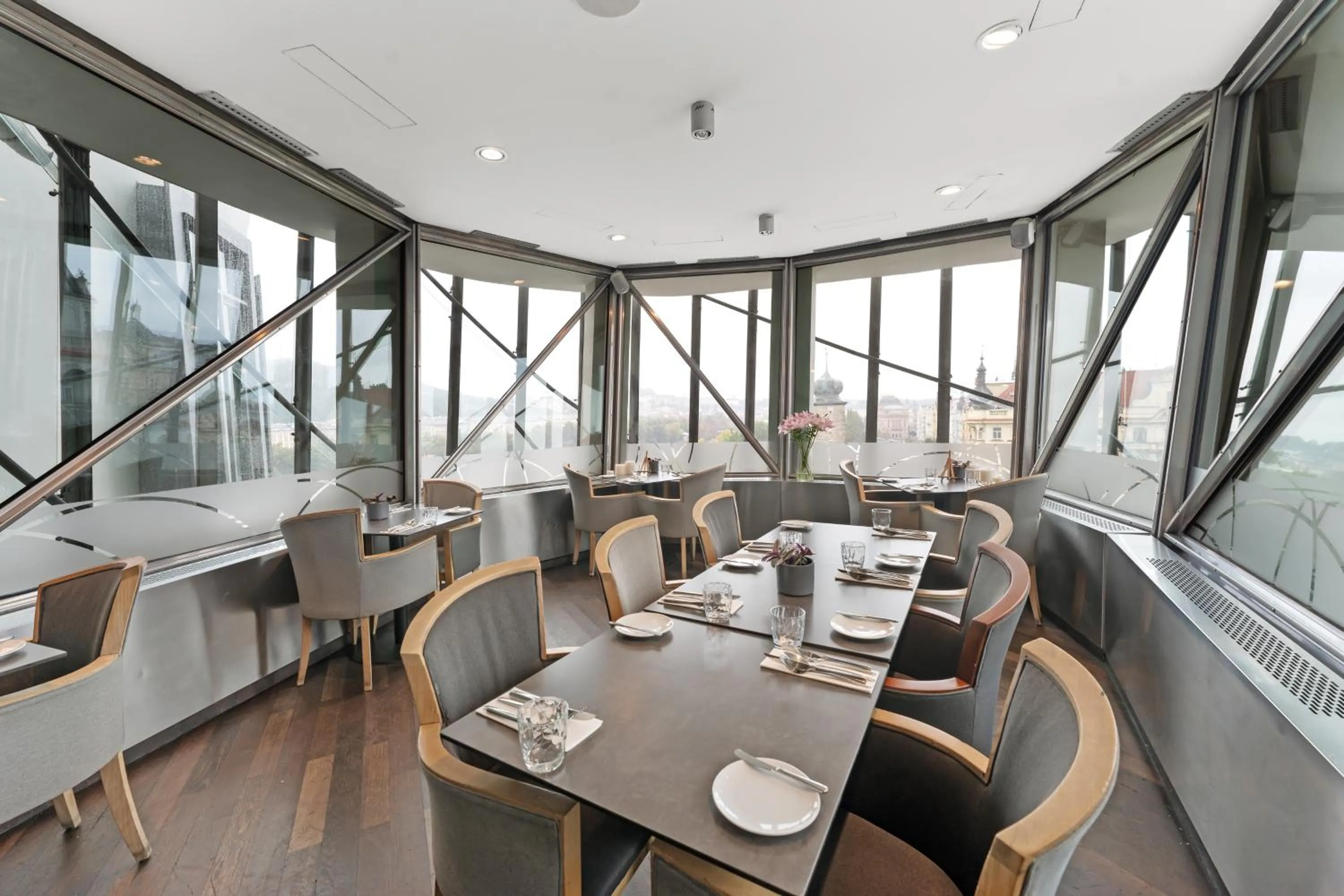 Restaurant/places to eat in Dancing House - Tančící dům hotel