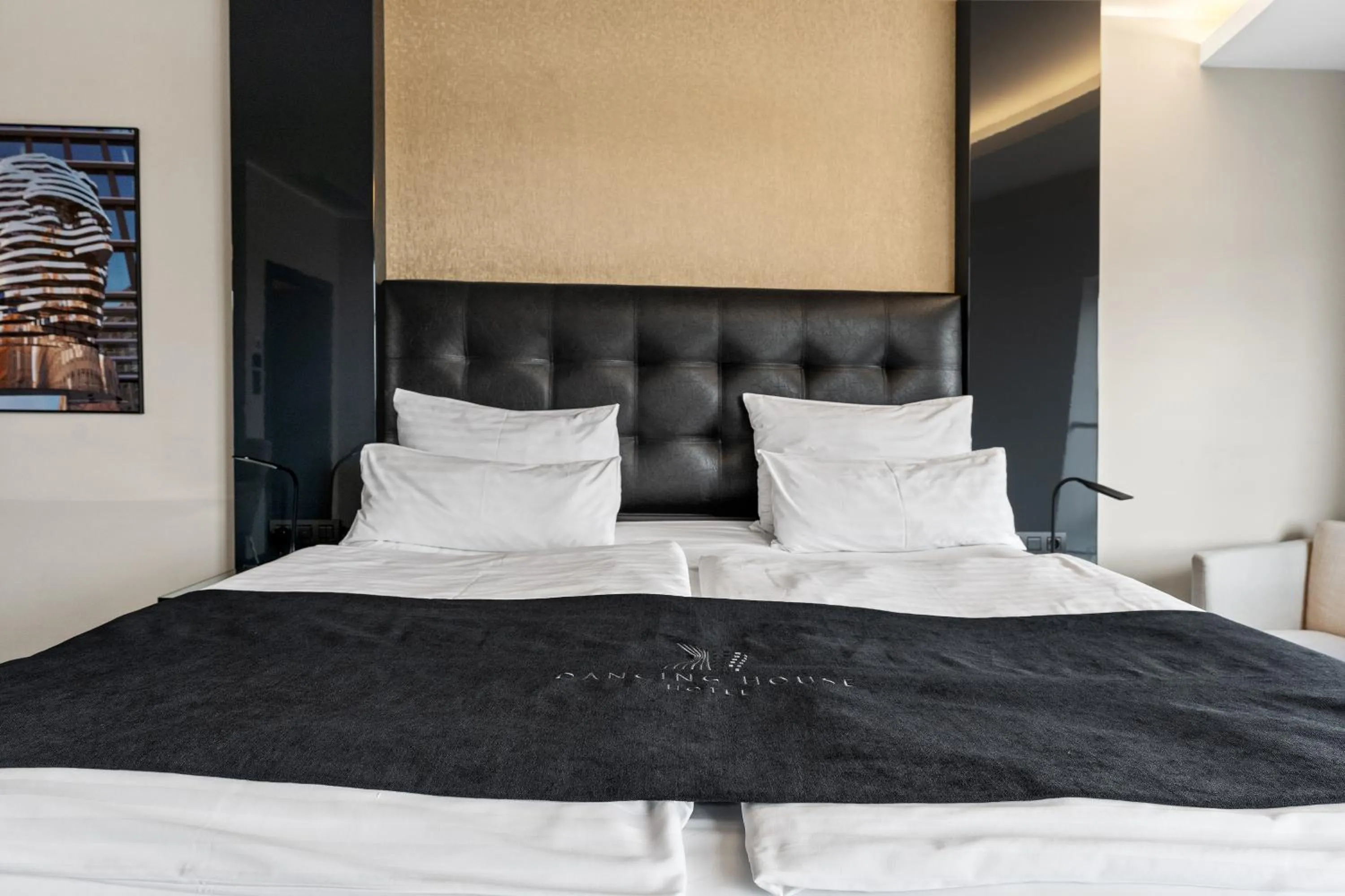 Bed in Dancing House - Tančící dům hotel