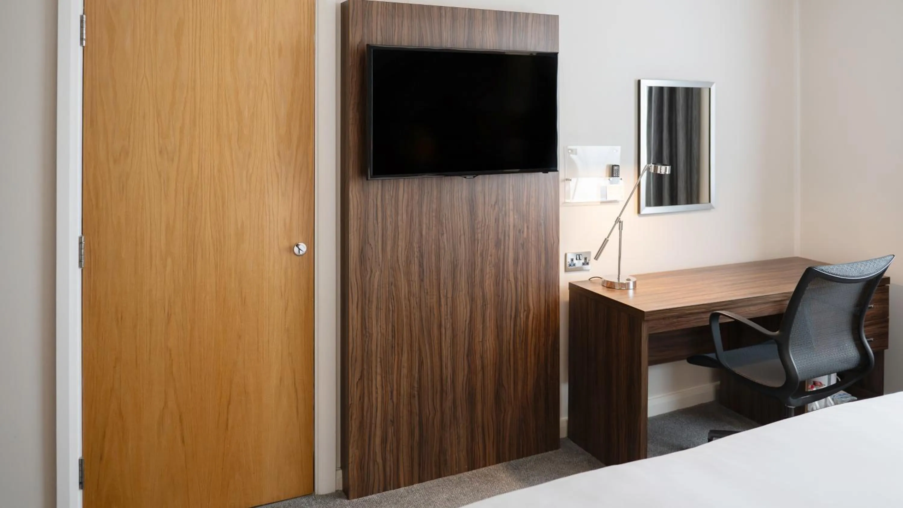 TV and multimedia, Bed in Holiday Inn Liverpool City Centre by IHG