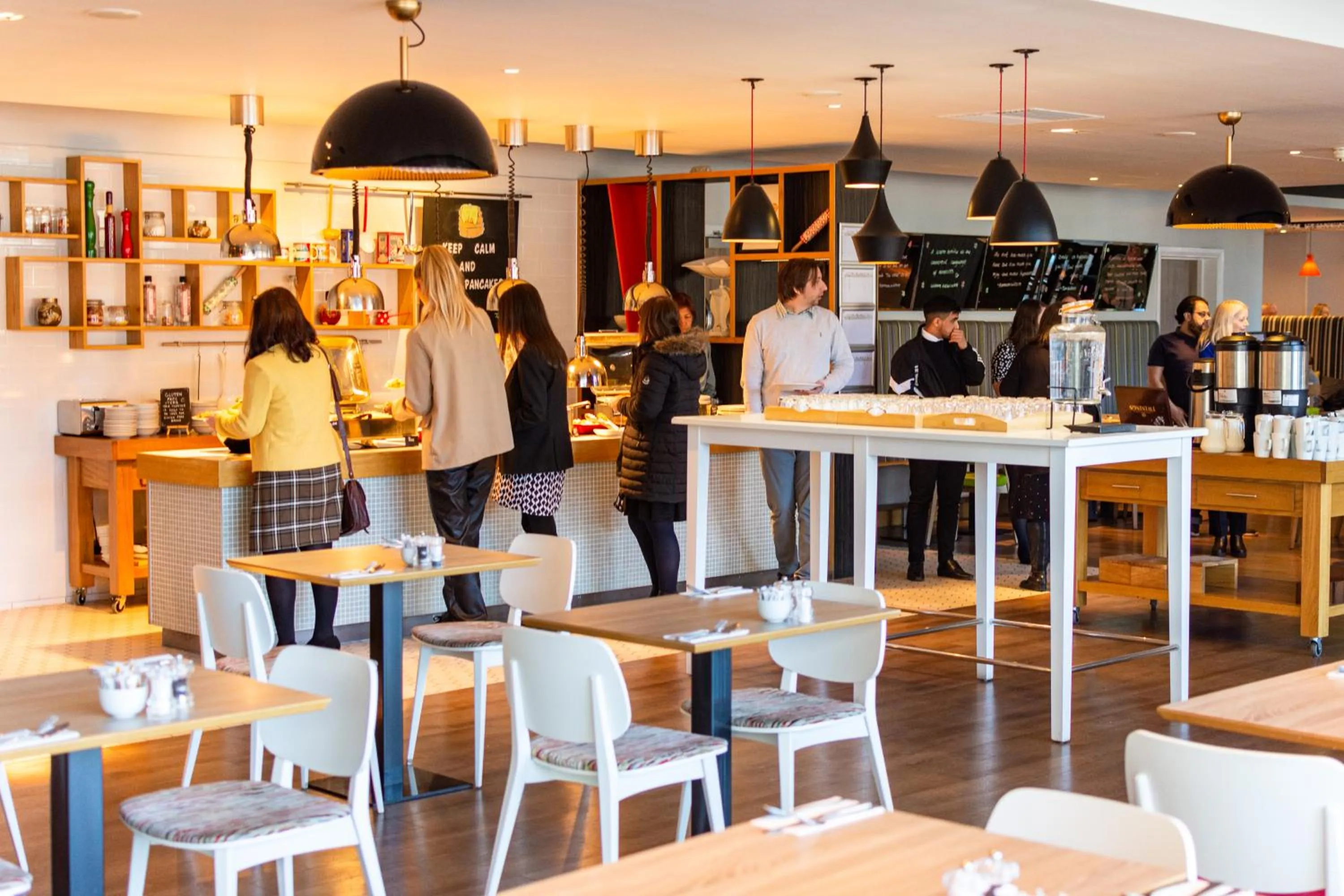 Restaurant/places to eat in Holiday Inn Liverpool City Centre by IHG