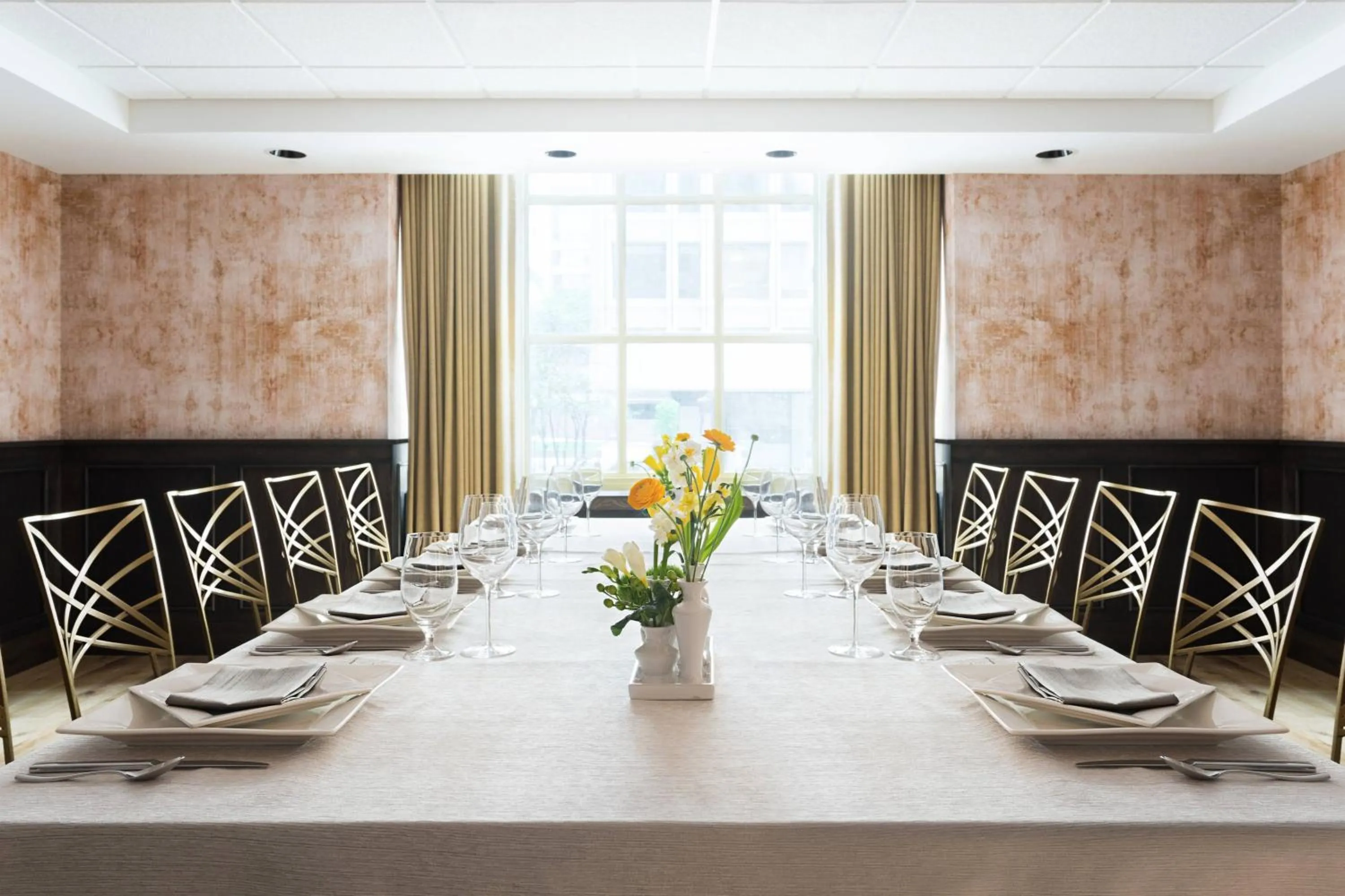 Meeting/conference room in Hotel LeVeque, Autograph Collection