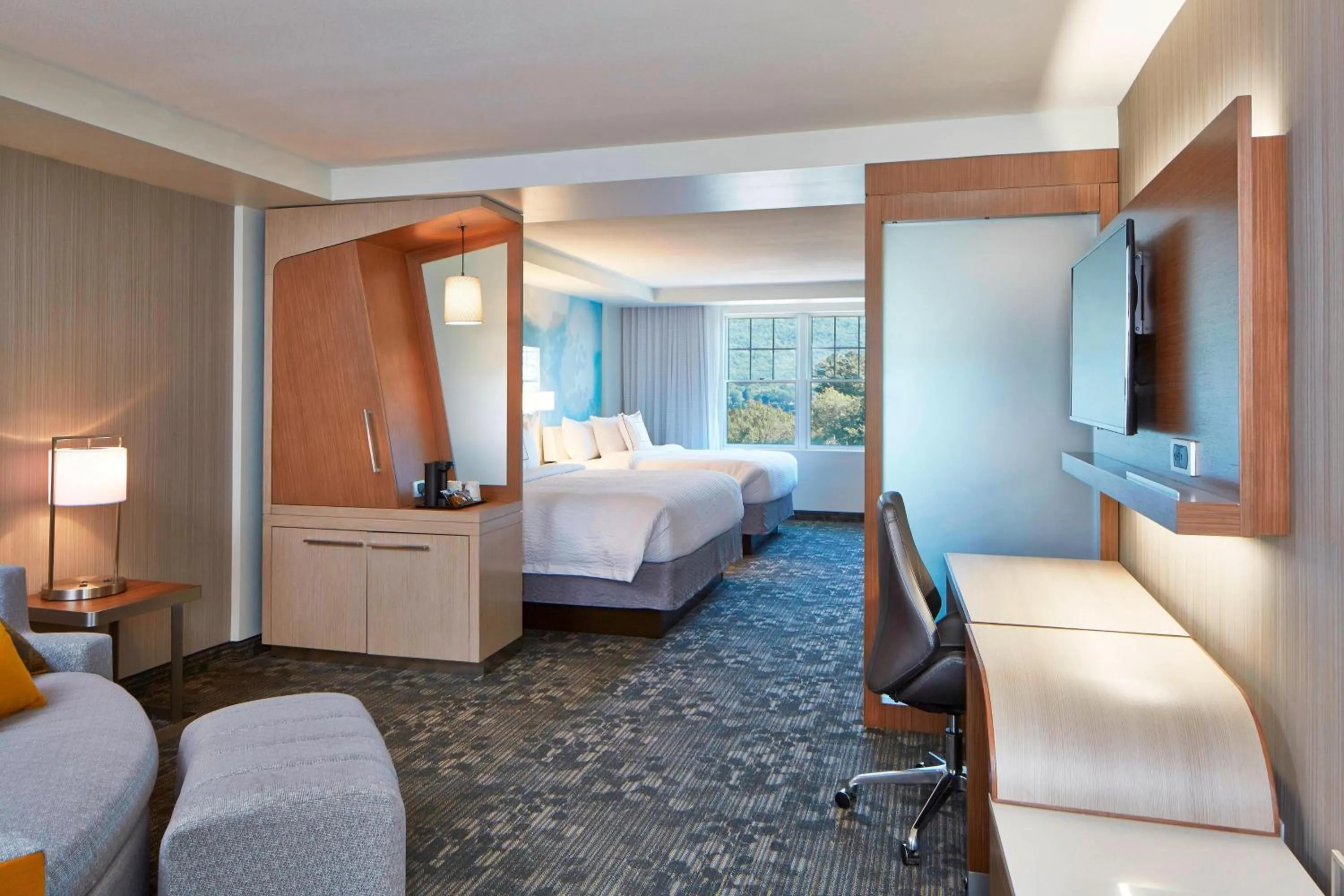 Photo of the whole room, Bed in Courtyard by Marriott Lake George