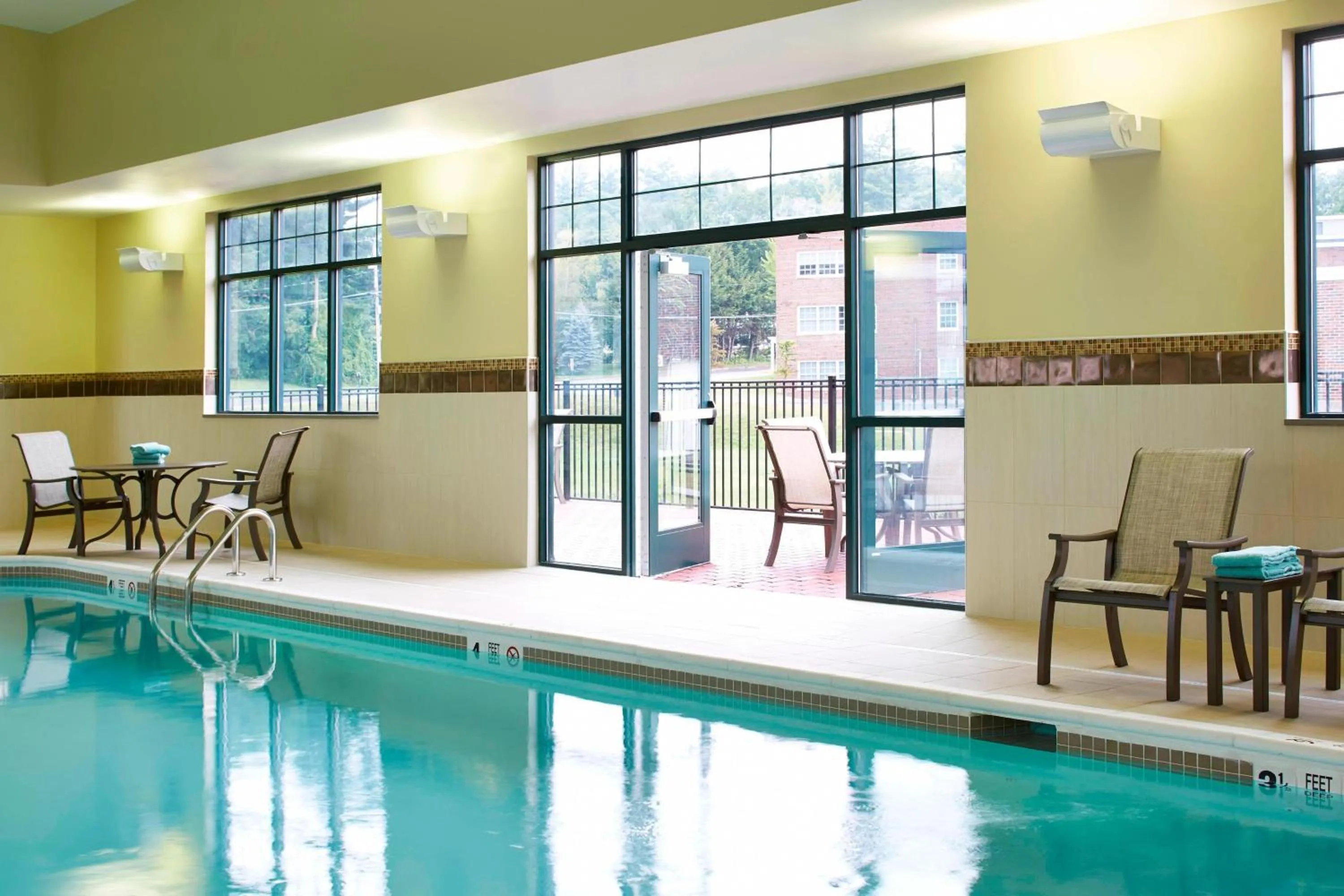 Swimming pool in Courtyard by Marriott Lake George