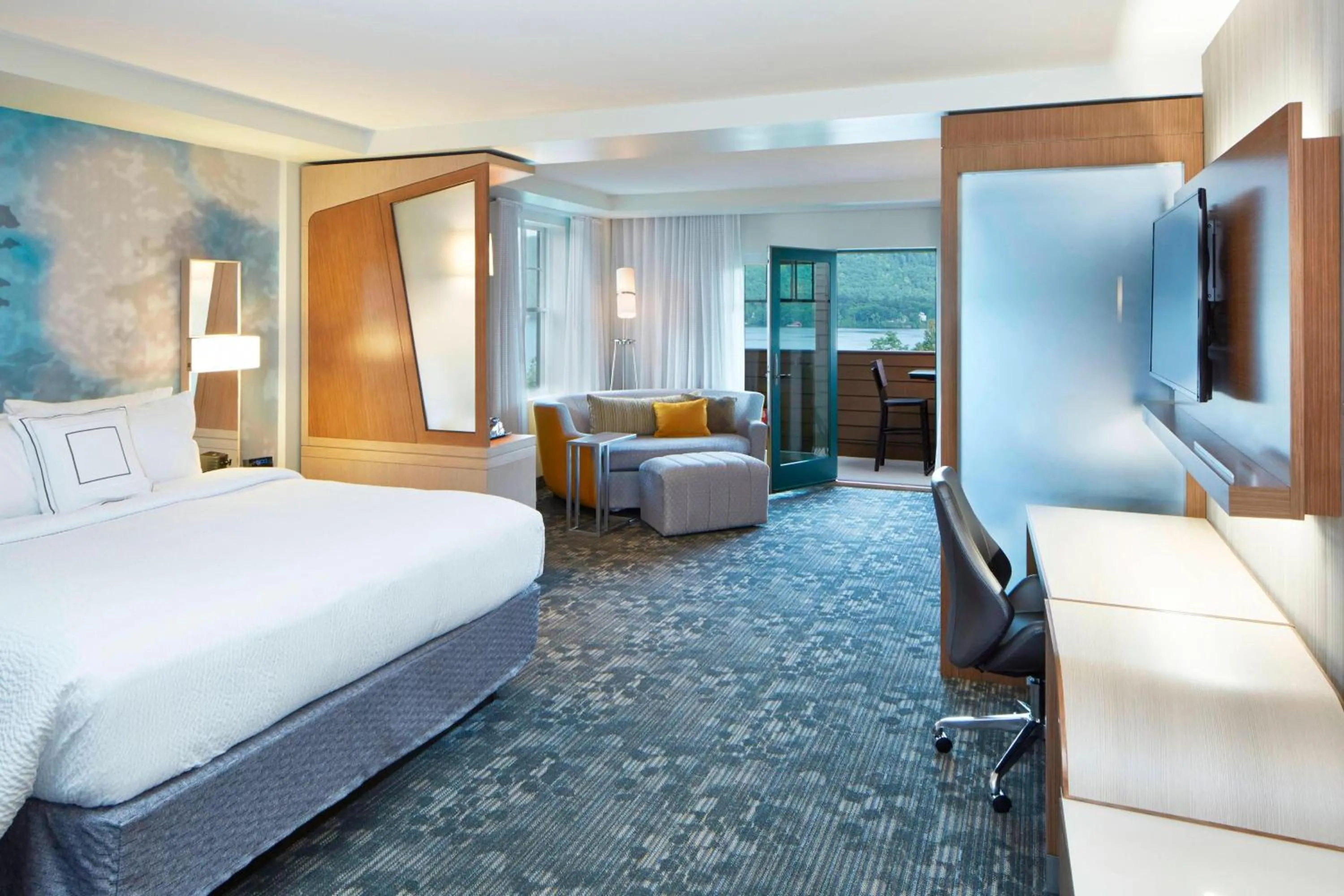 Photo of the whole room, Bed in Courtyard by Marriott Lake George