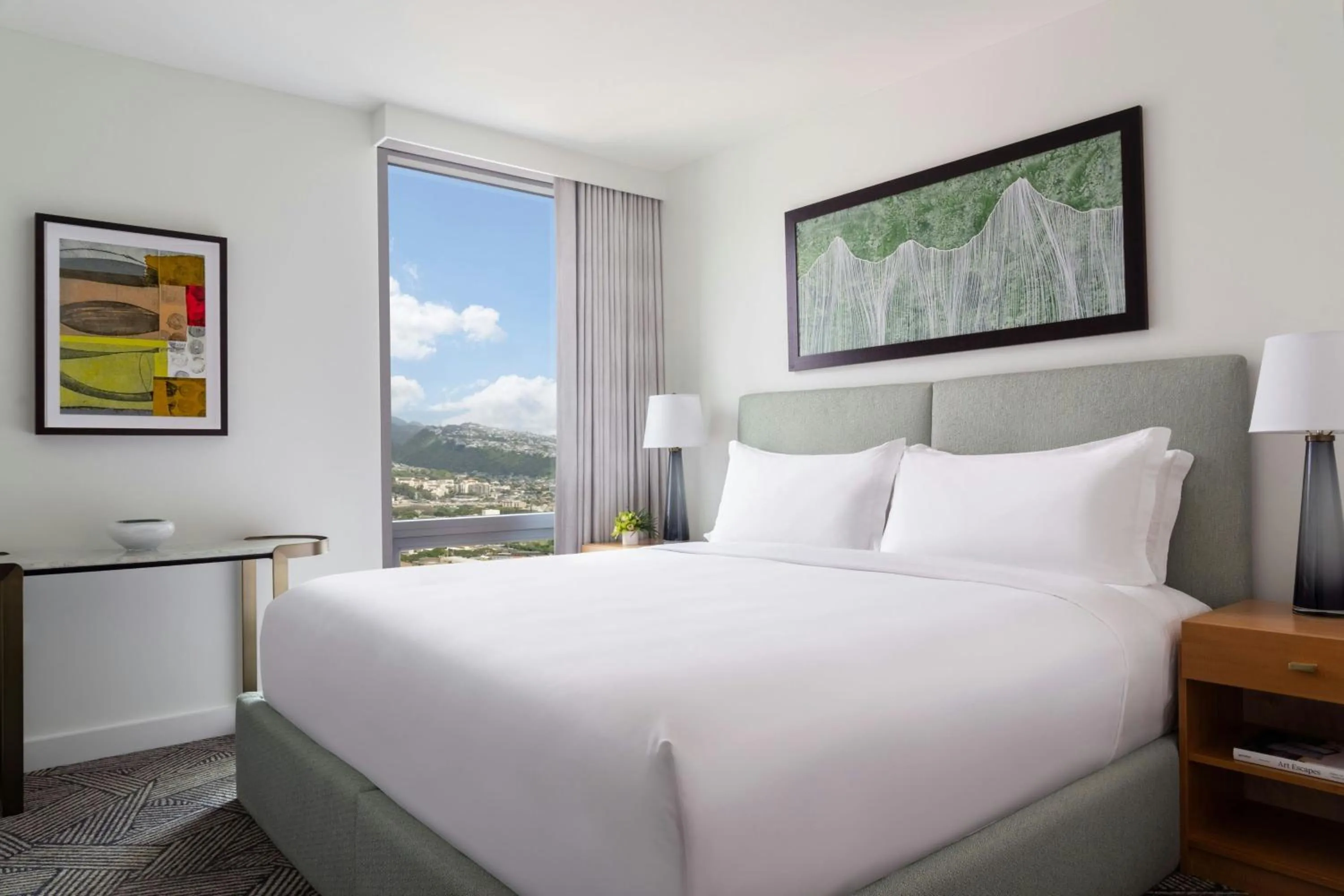 Bedroom, Bed in The Ritz-Carlton Residences, Waikiki Beach Hotel