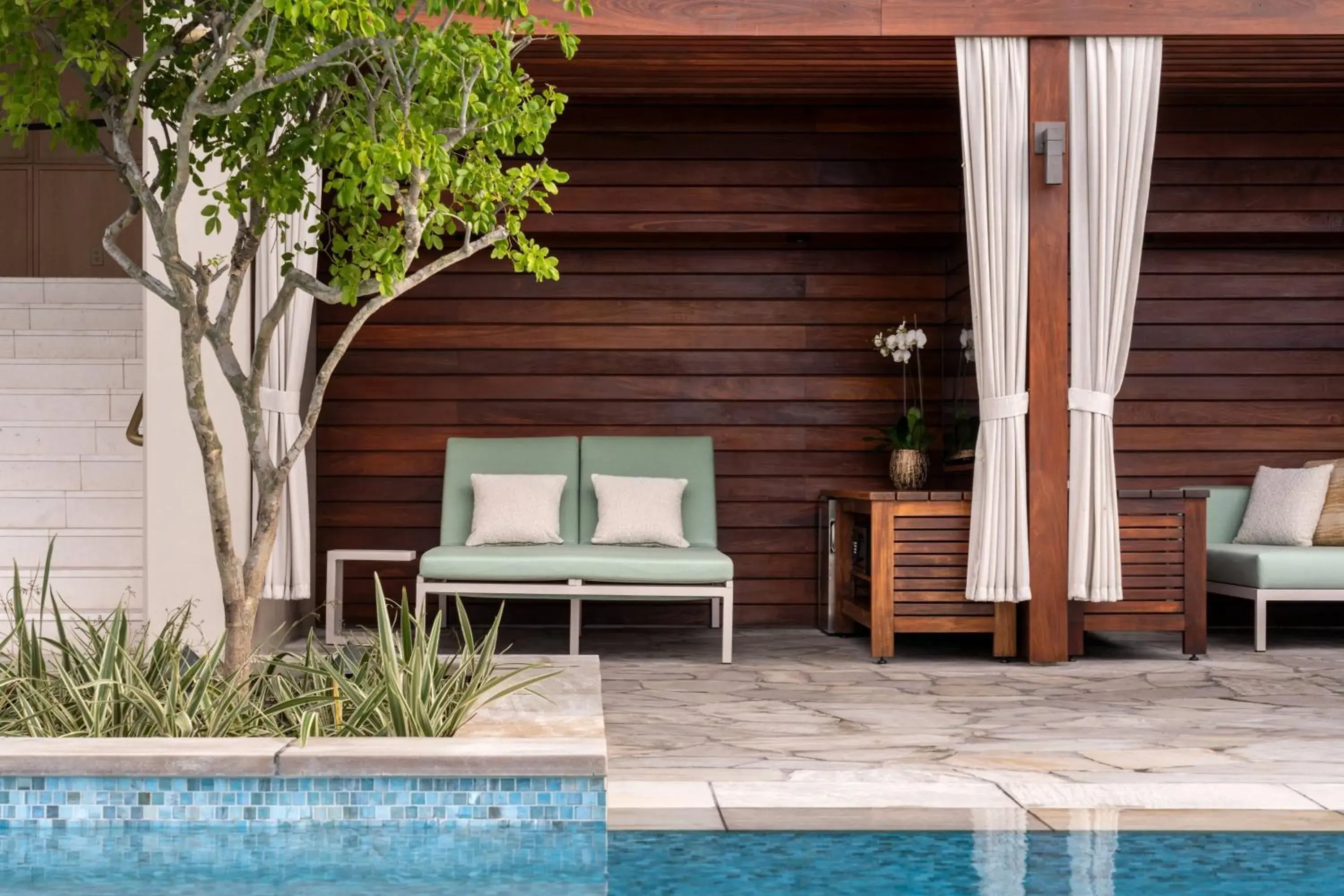 Swimming pool in The Ritz-Carlton Residences, Waikiki Beach Hotel Swimming pool in The Ritz-Carlton Residences, Waikiki Beach Hotel