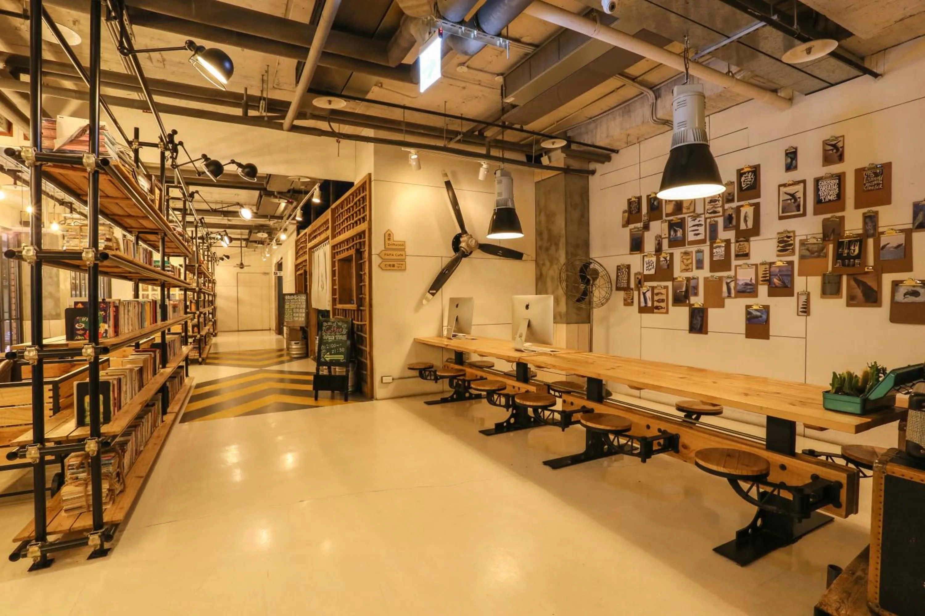 Lounge or bar in Hotel PaPa Whale