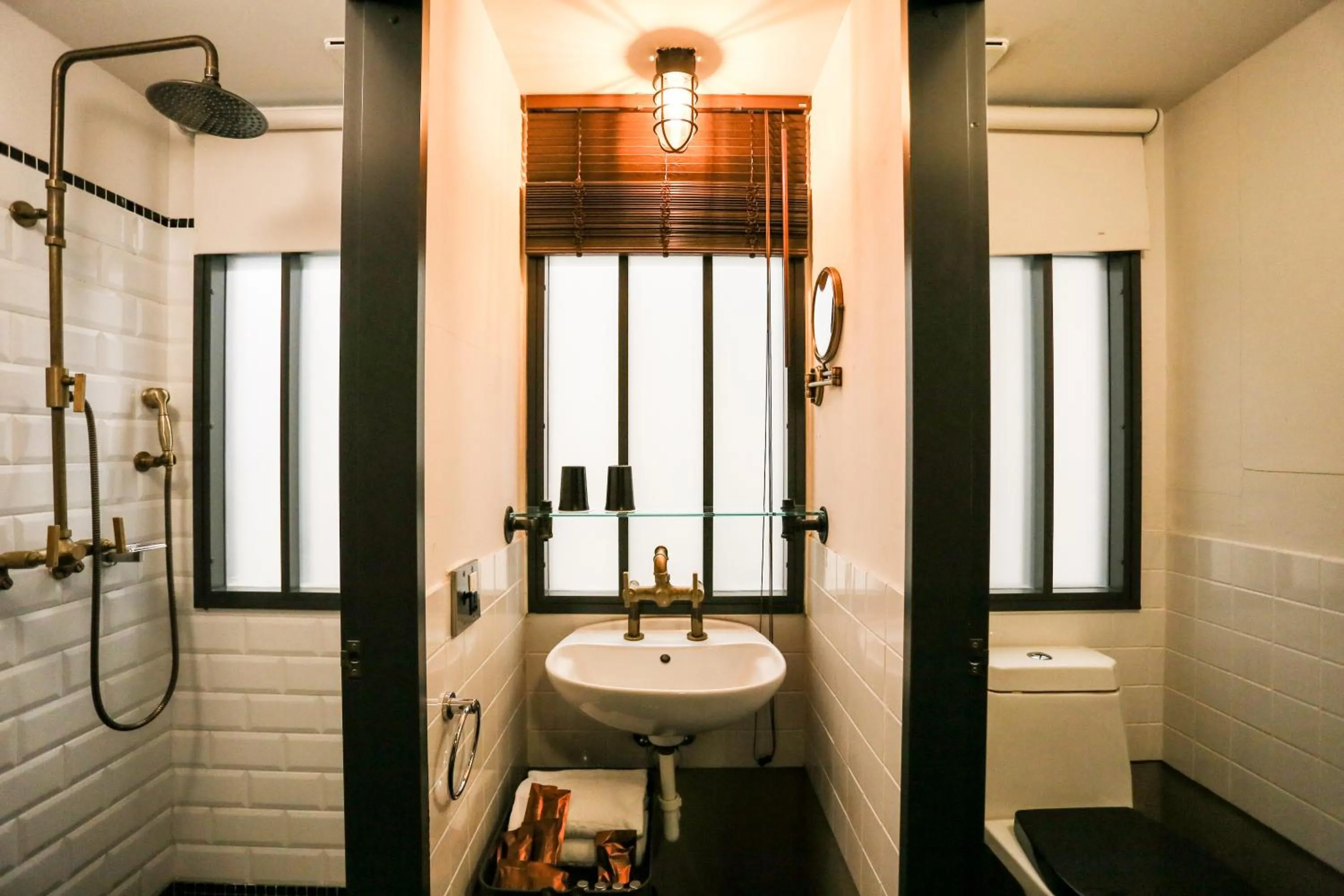 Shower in Hotel PaPa Whale