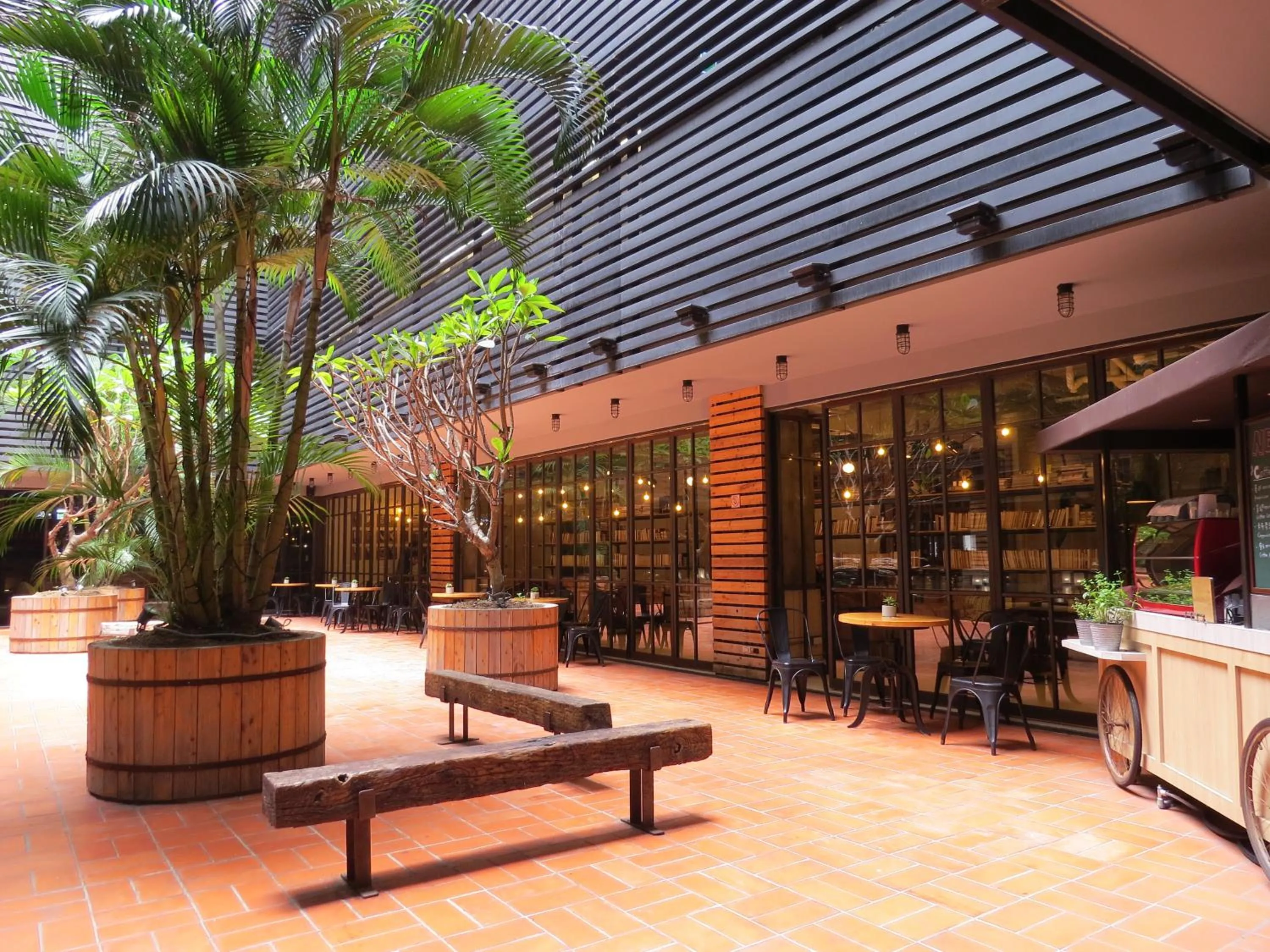 Patio in Hotel PaPa Whale