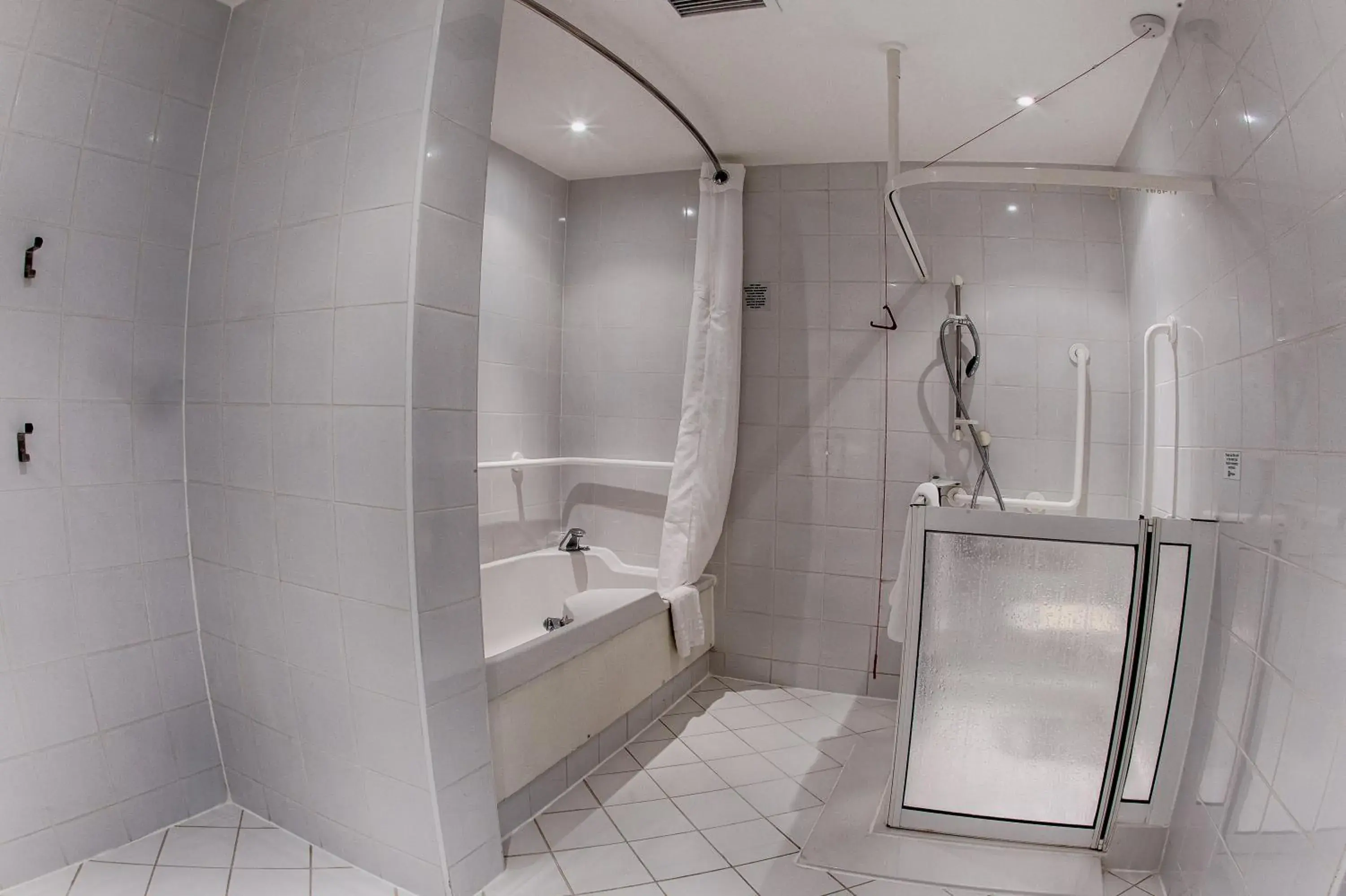 Photo of the whole room, Bathroom in Holiday Inn London - Heathrow M4Jct.4